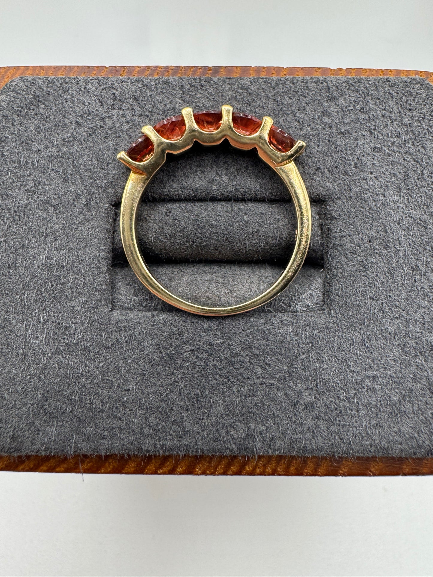 9ct gold quartz ring