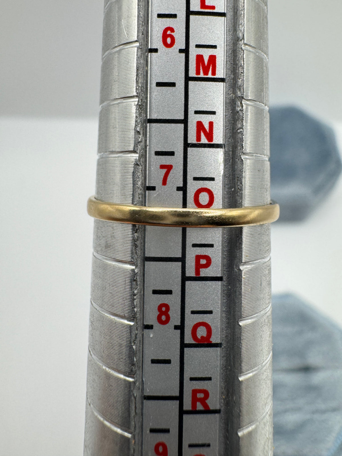 9ct gold spinel ring