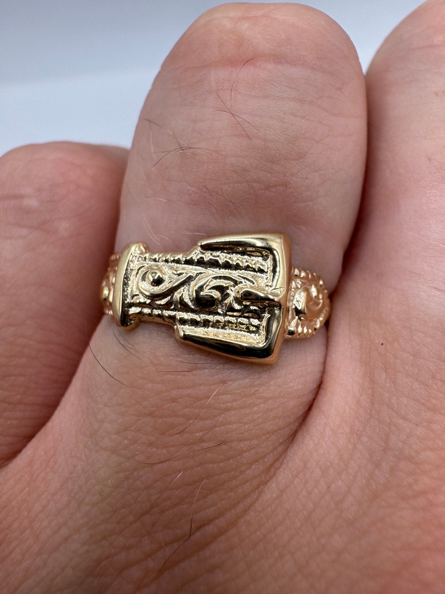 9ct gold engraved buckle ring