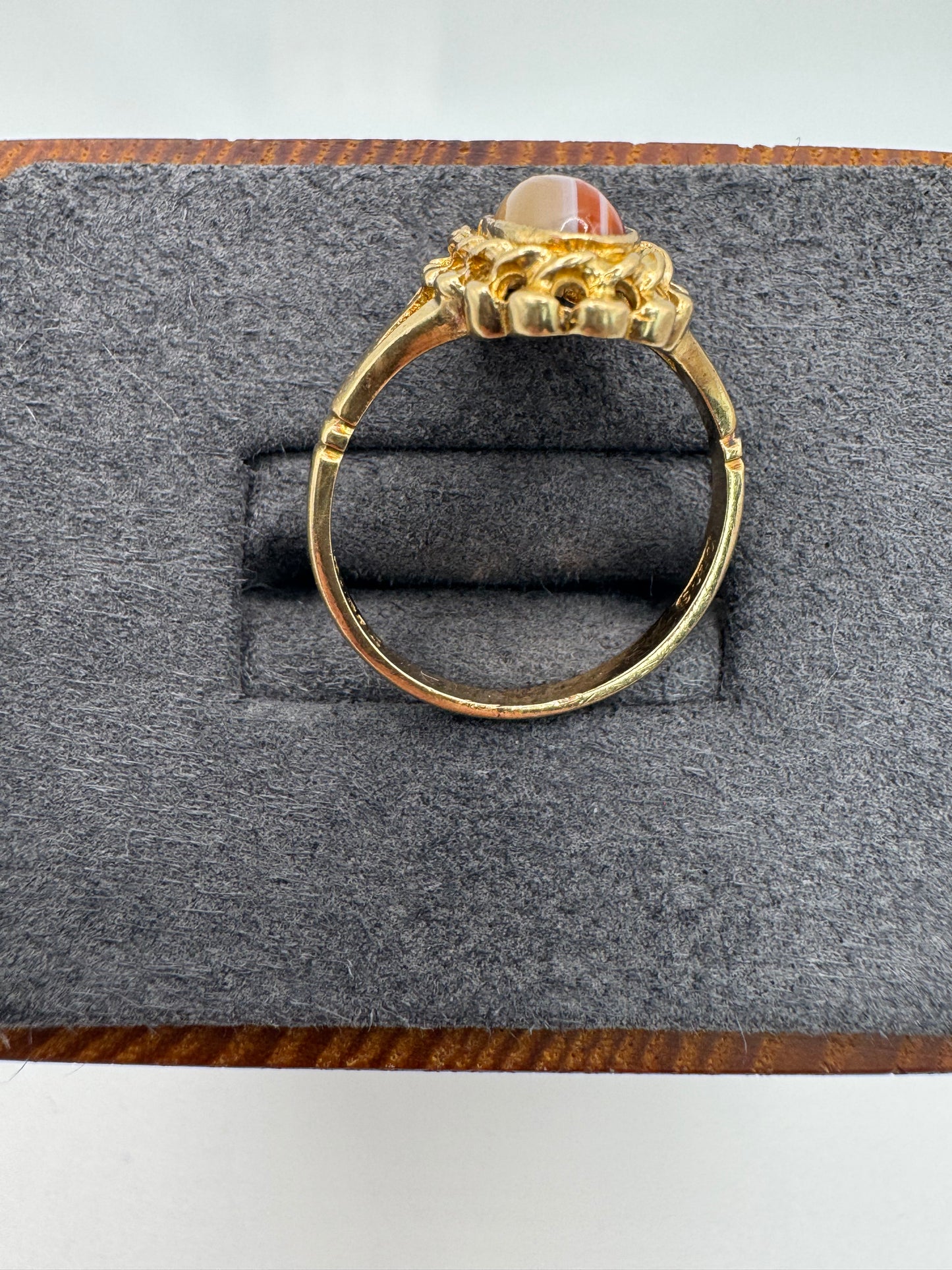 9ct gold banded agate ring
