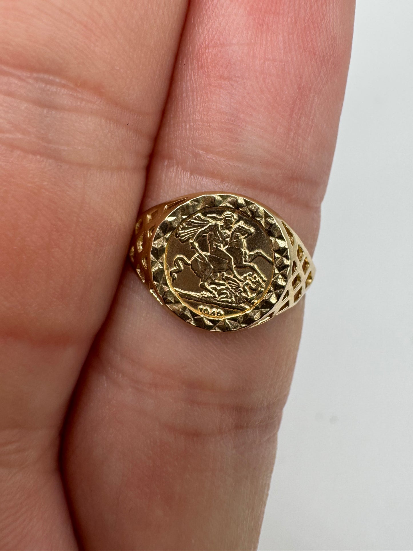 9ct gold medallion ring
