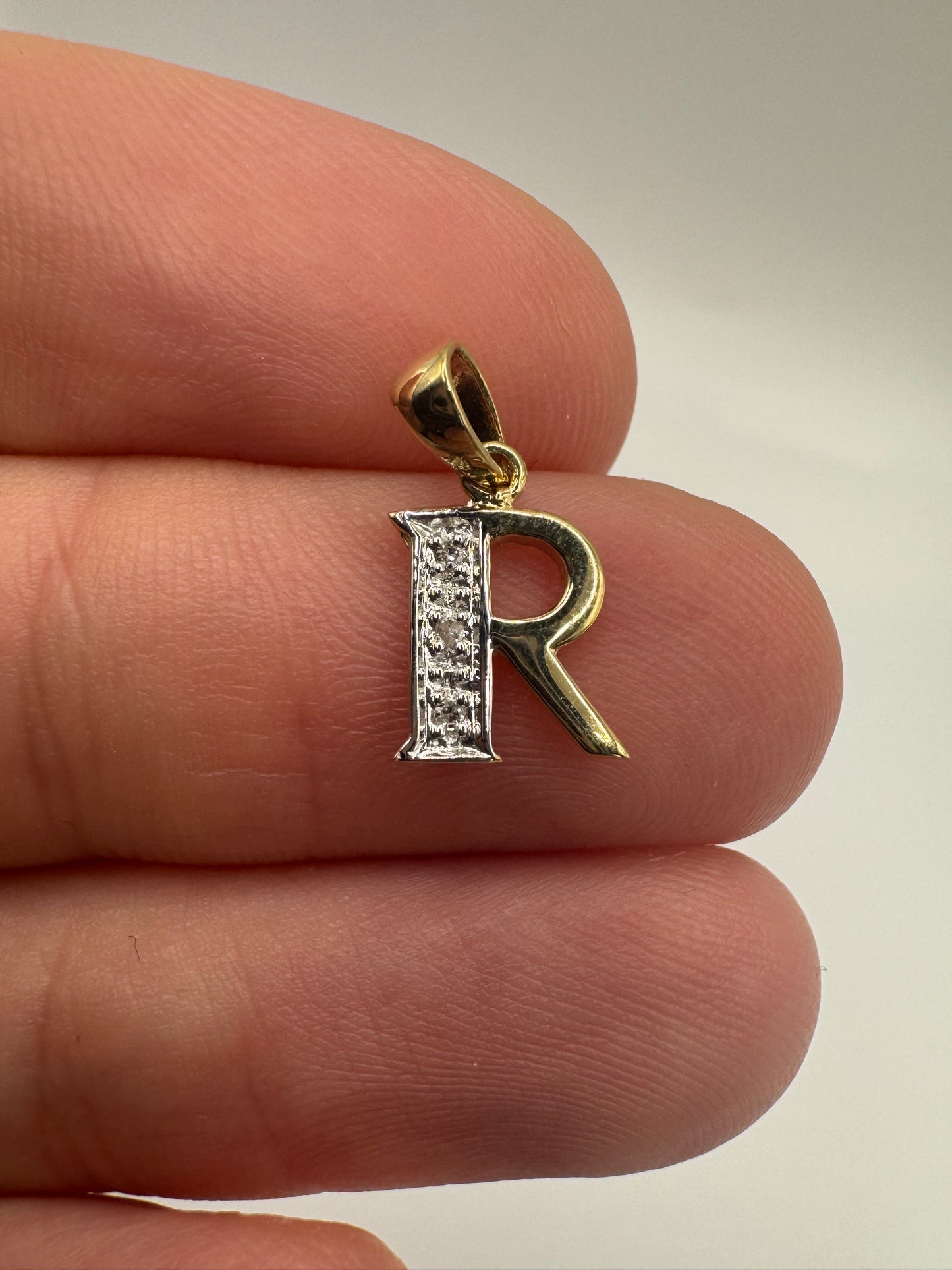 9ct gold diamond initial R charm