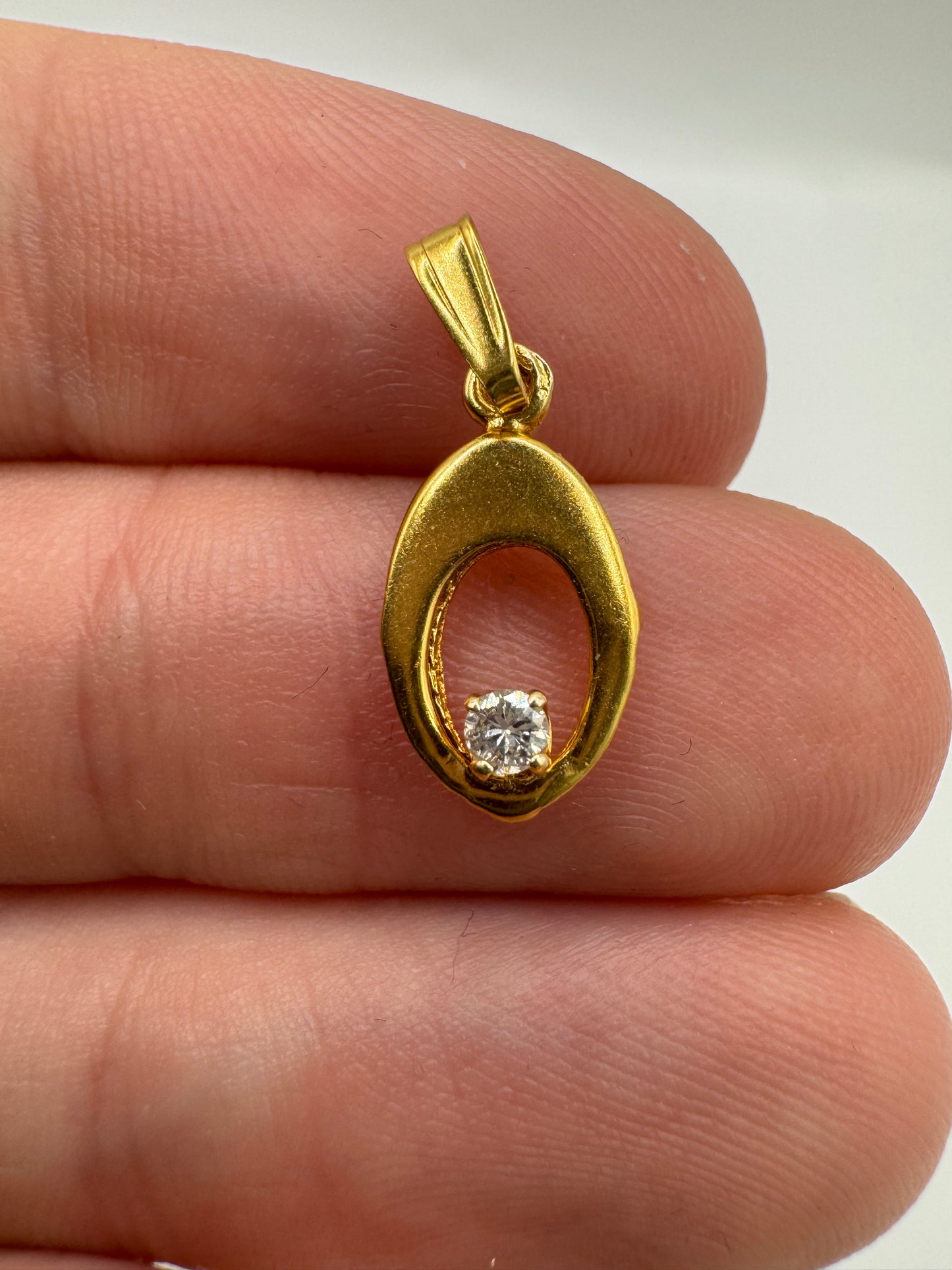 9ct gold diamond pendant