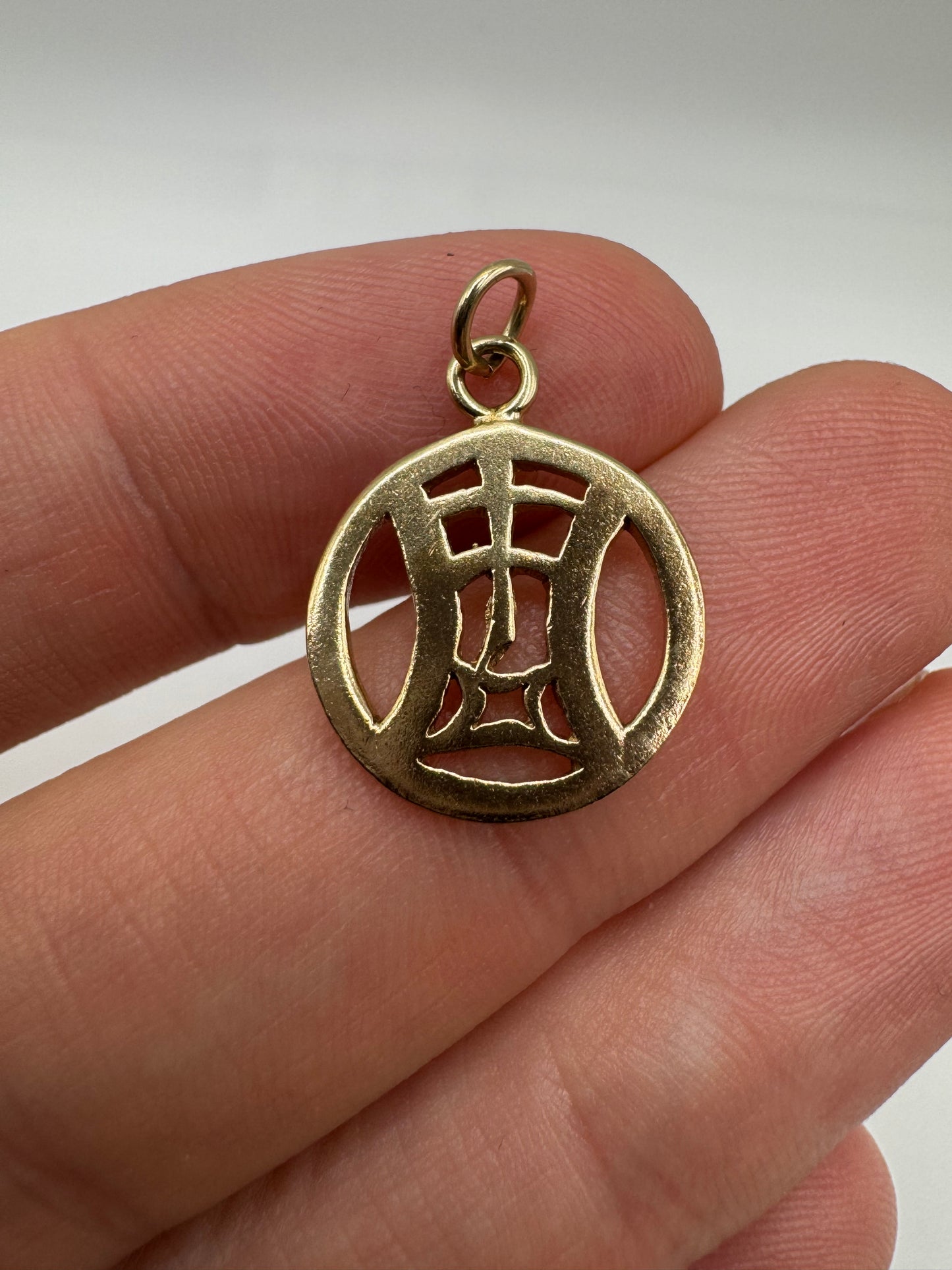 9ct gold patterned charm