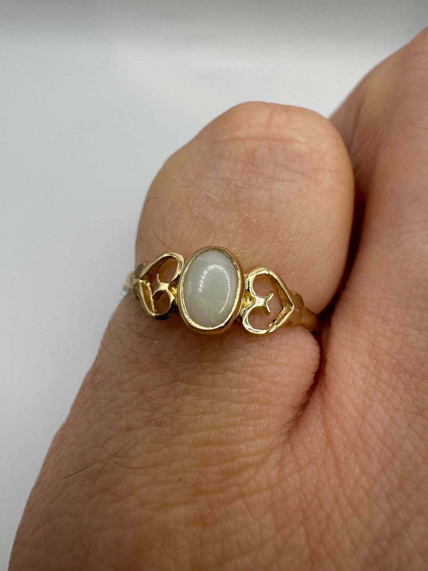 9ct gold opal ring