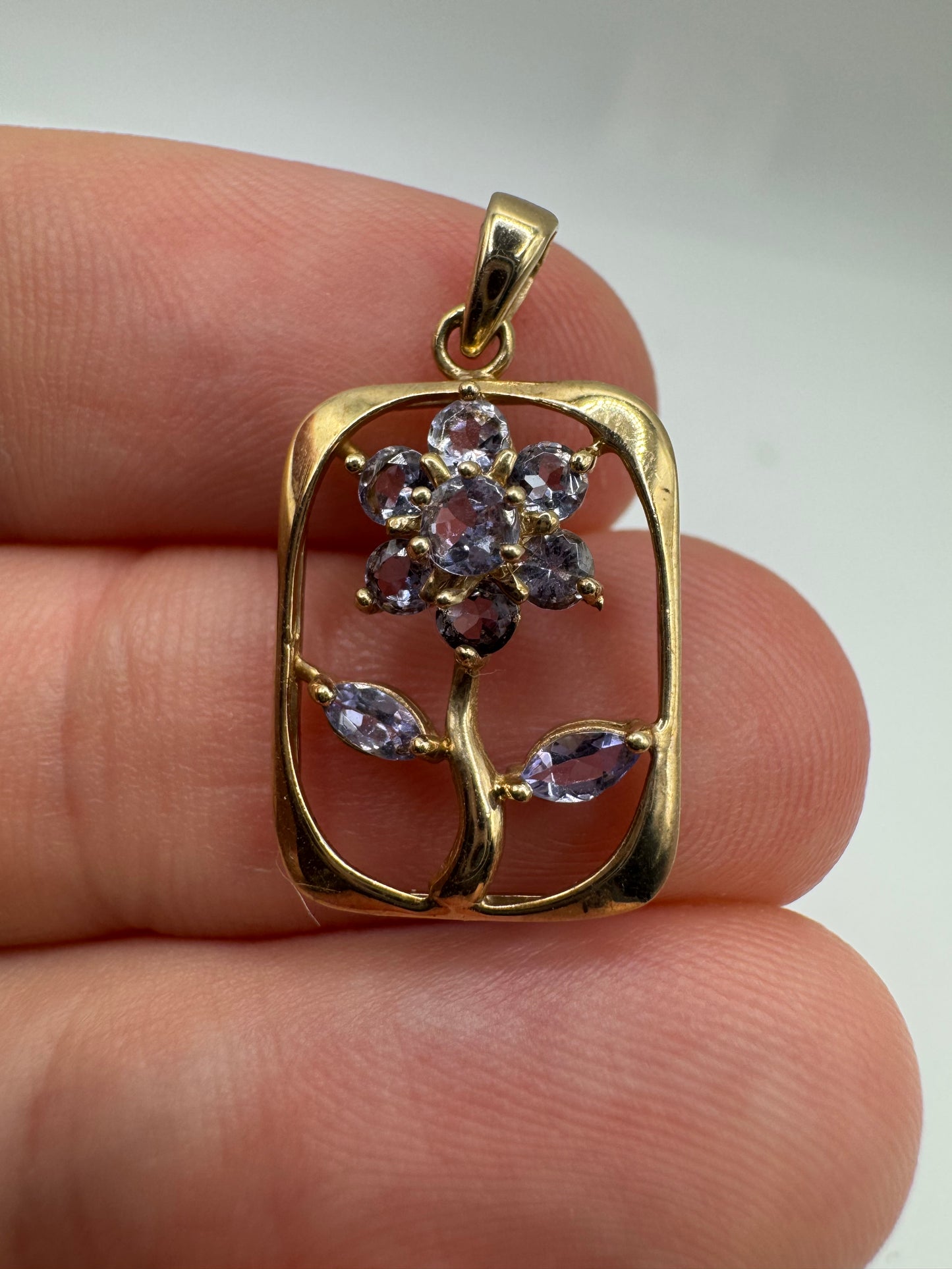 9ct gold tanzanite flower pendant