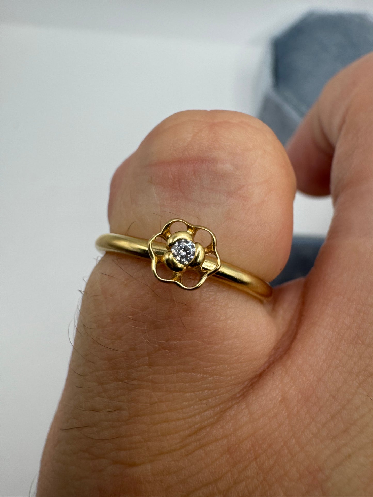 9ct gold cz flower ring