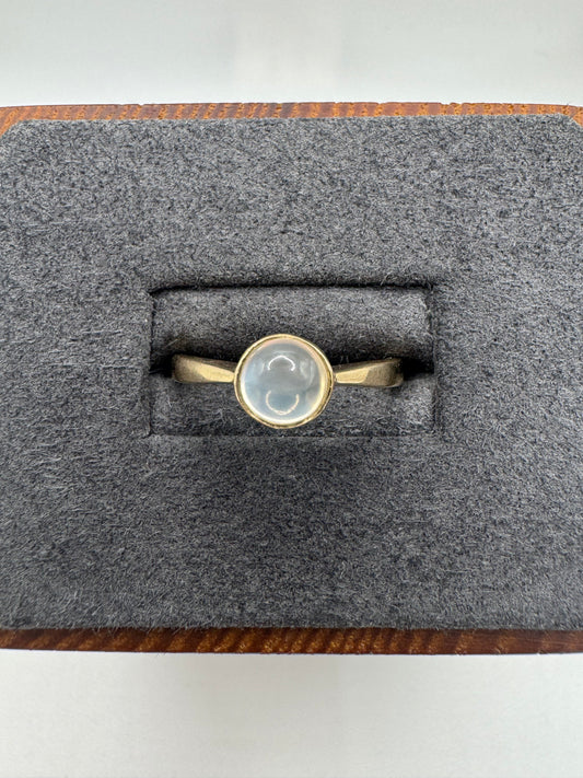9ct gold moonstone ring