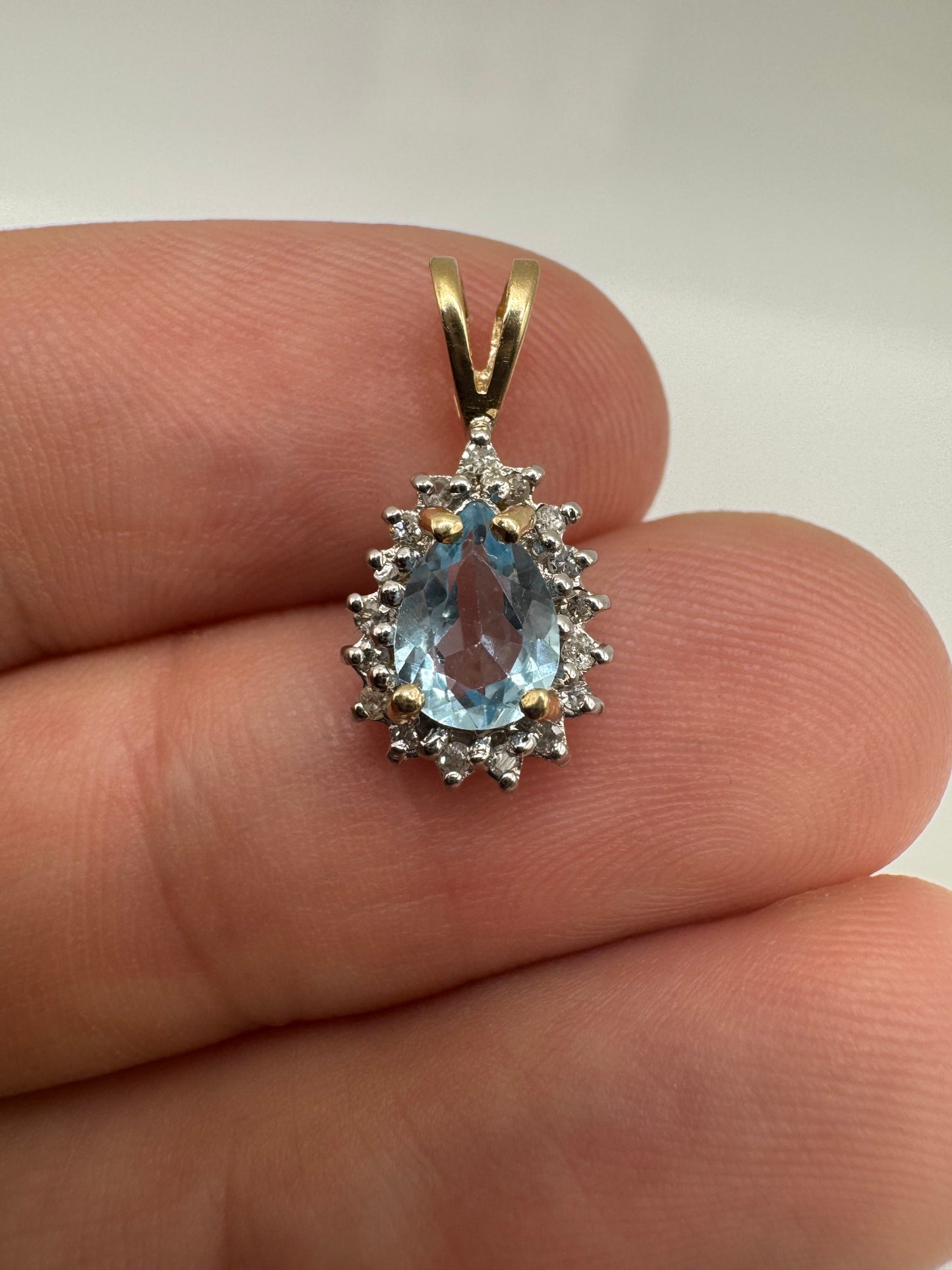 9ct gold topaz and diamond pendant