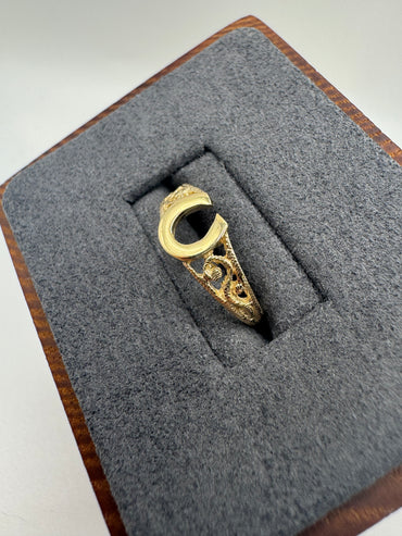 9ct gold horseshoe ring