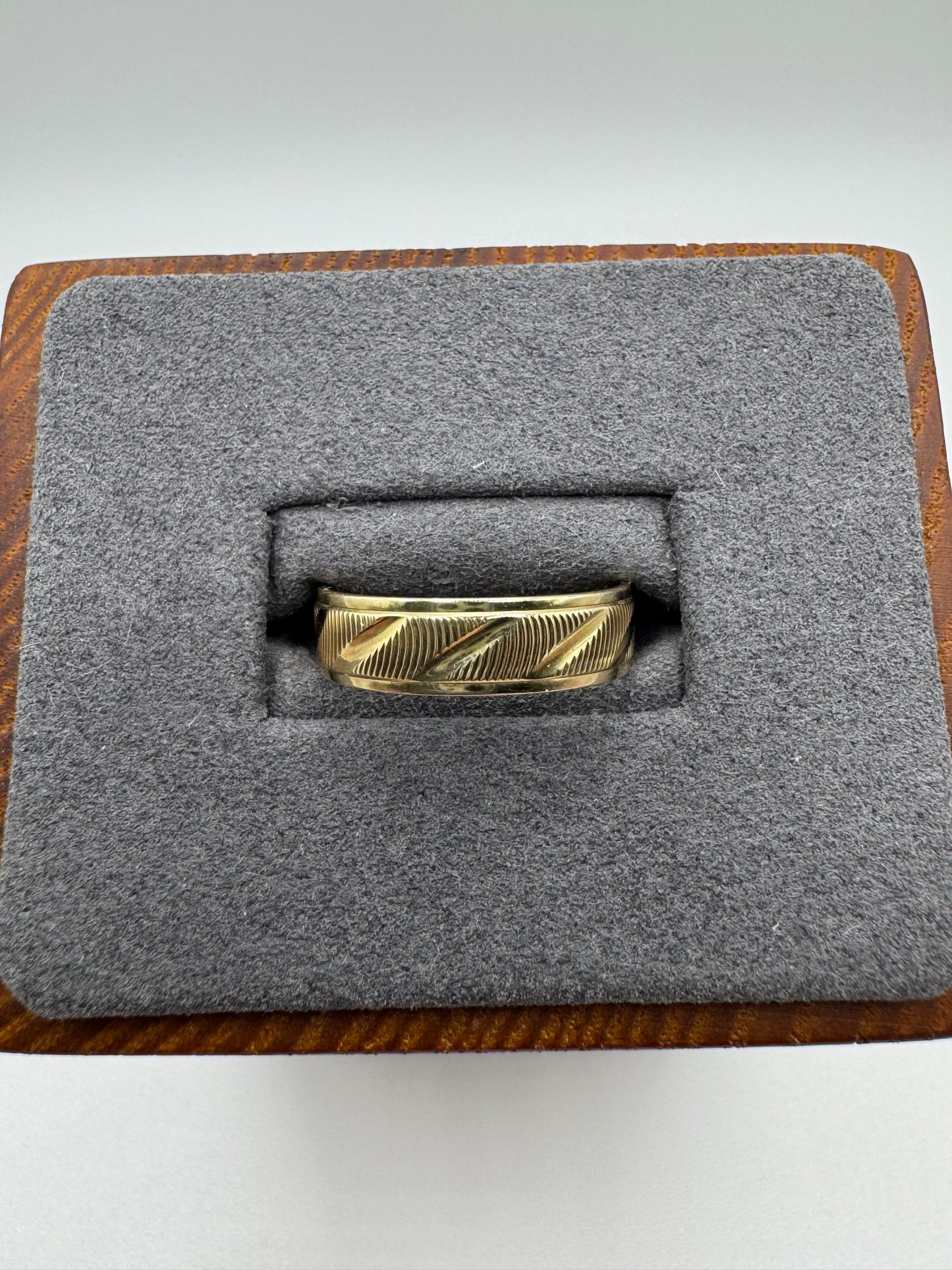 9ct gold engraved wedding style band
