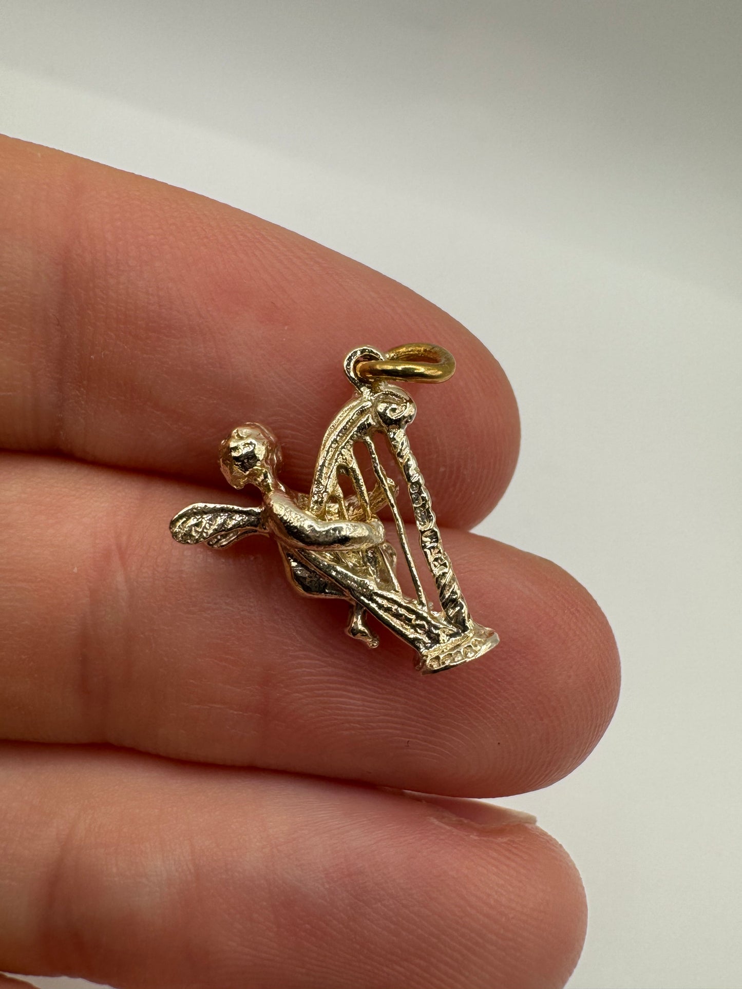 9ct gold cherub pendant