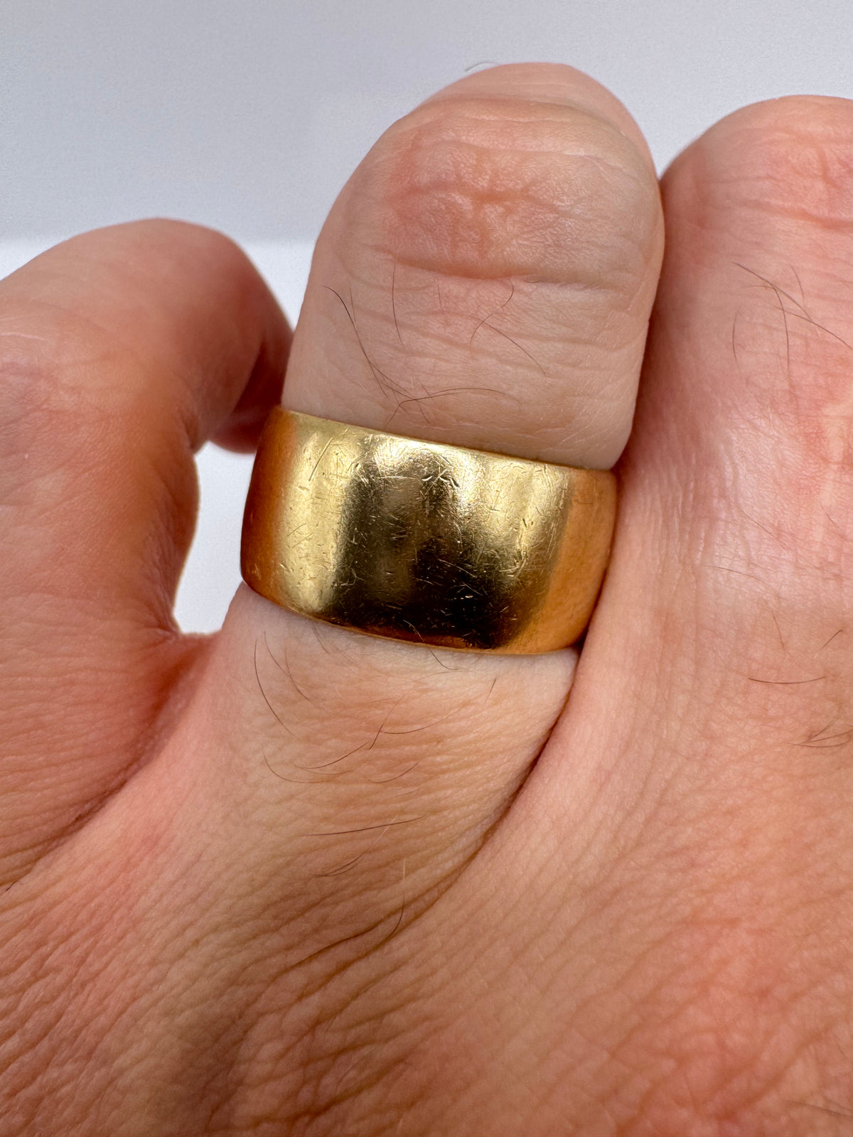 Heavy 9ct gold thick band