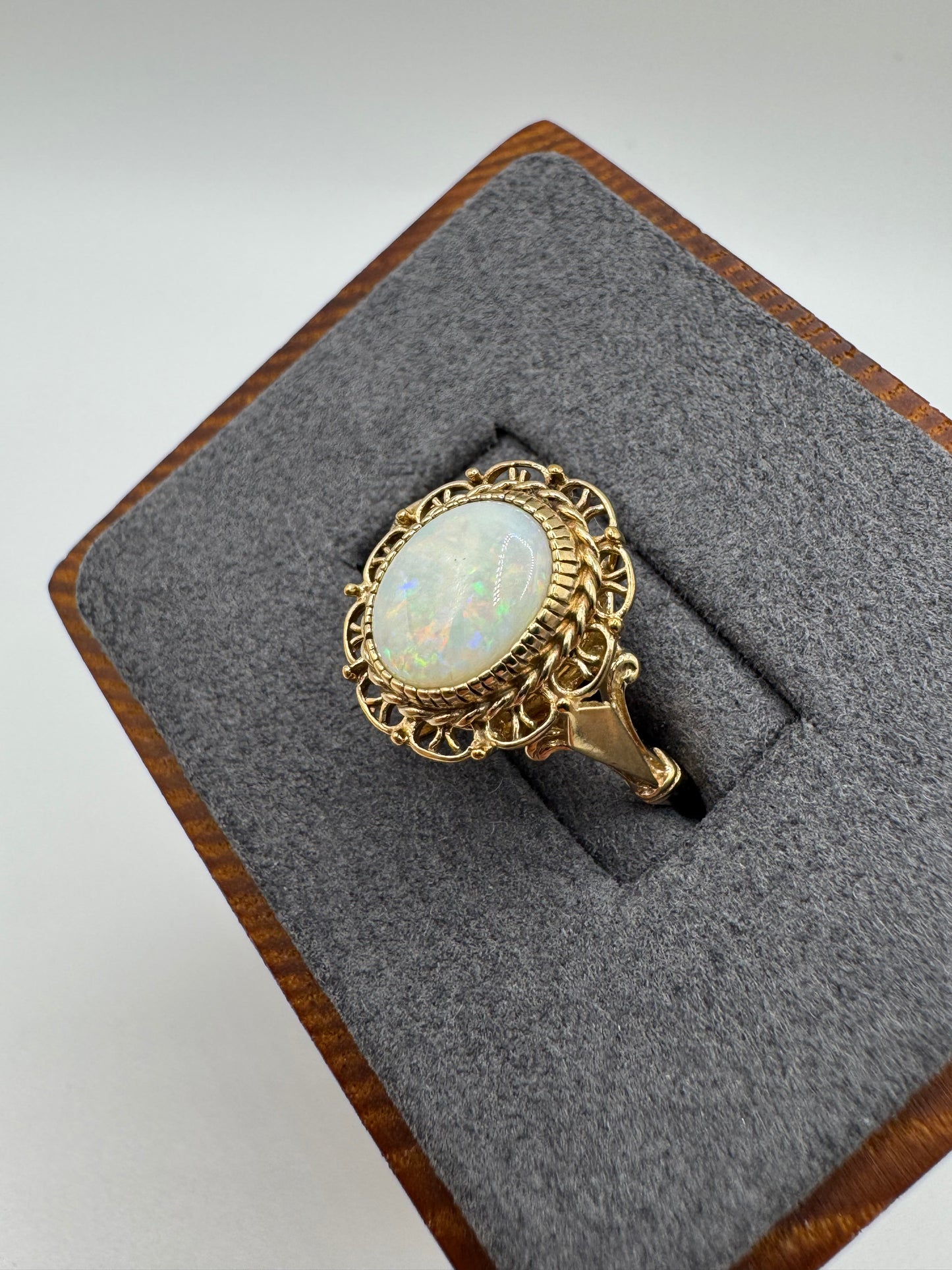 9ct gold opal ring