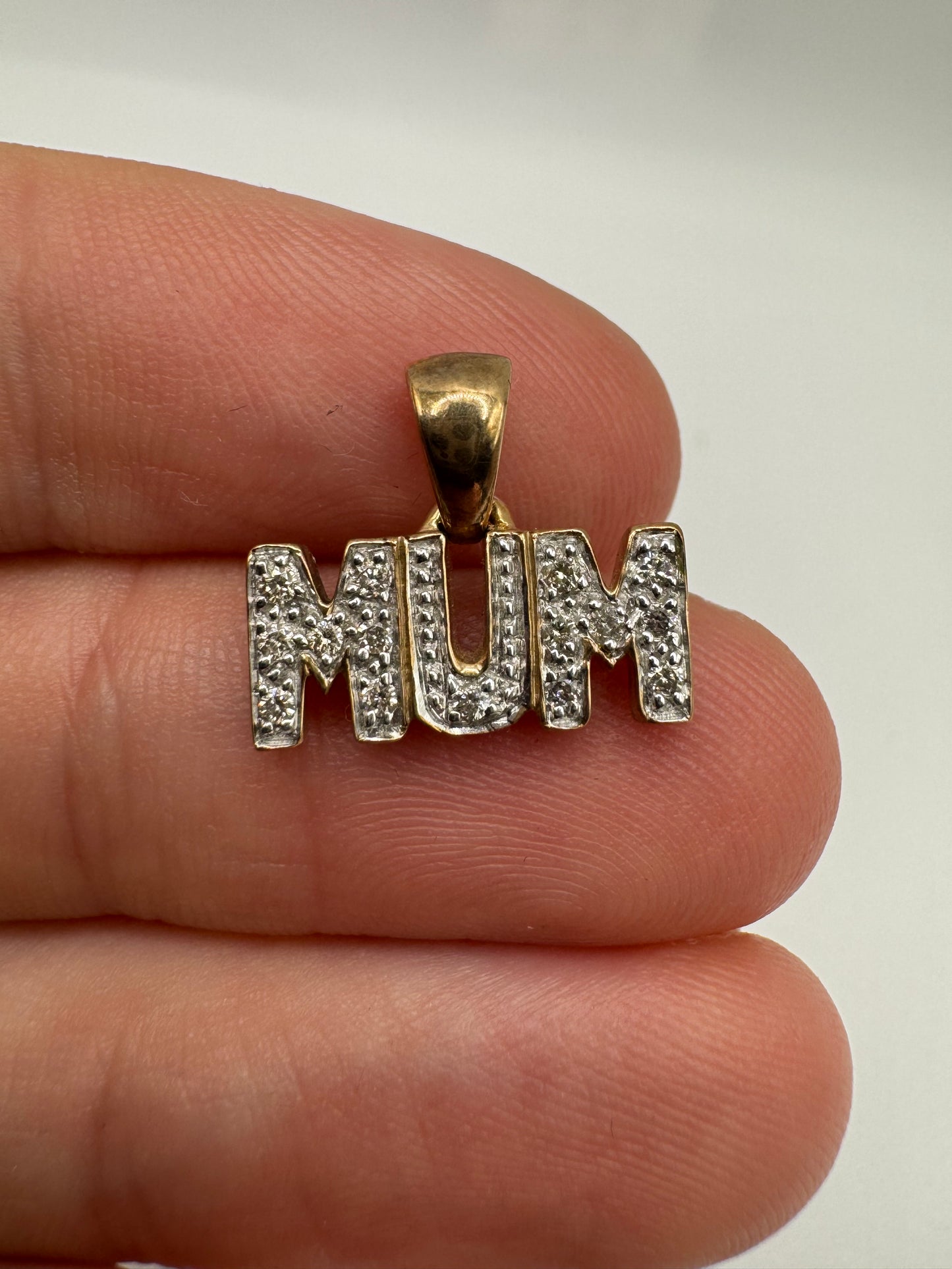 9ct gold 15 point diamond “MUM” pendant