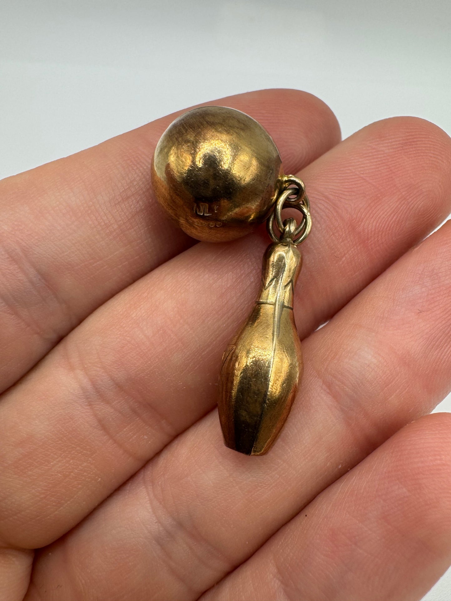 9ct gold tenpin bowling pendant