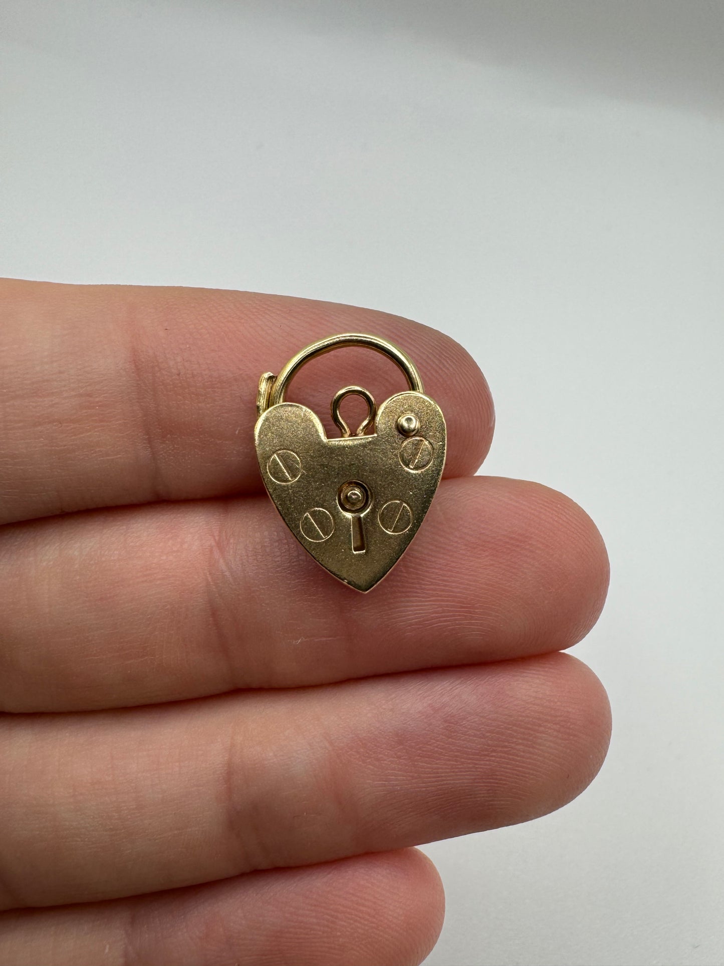 9ct gold padlock 31