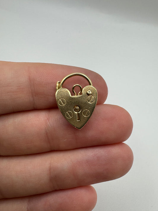 9ct gold padlock 31