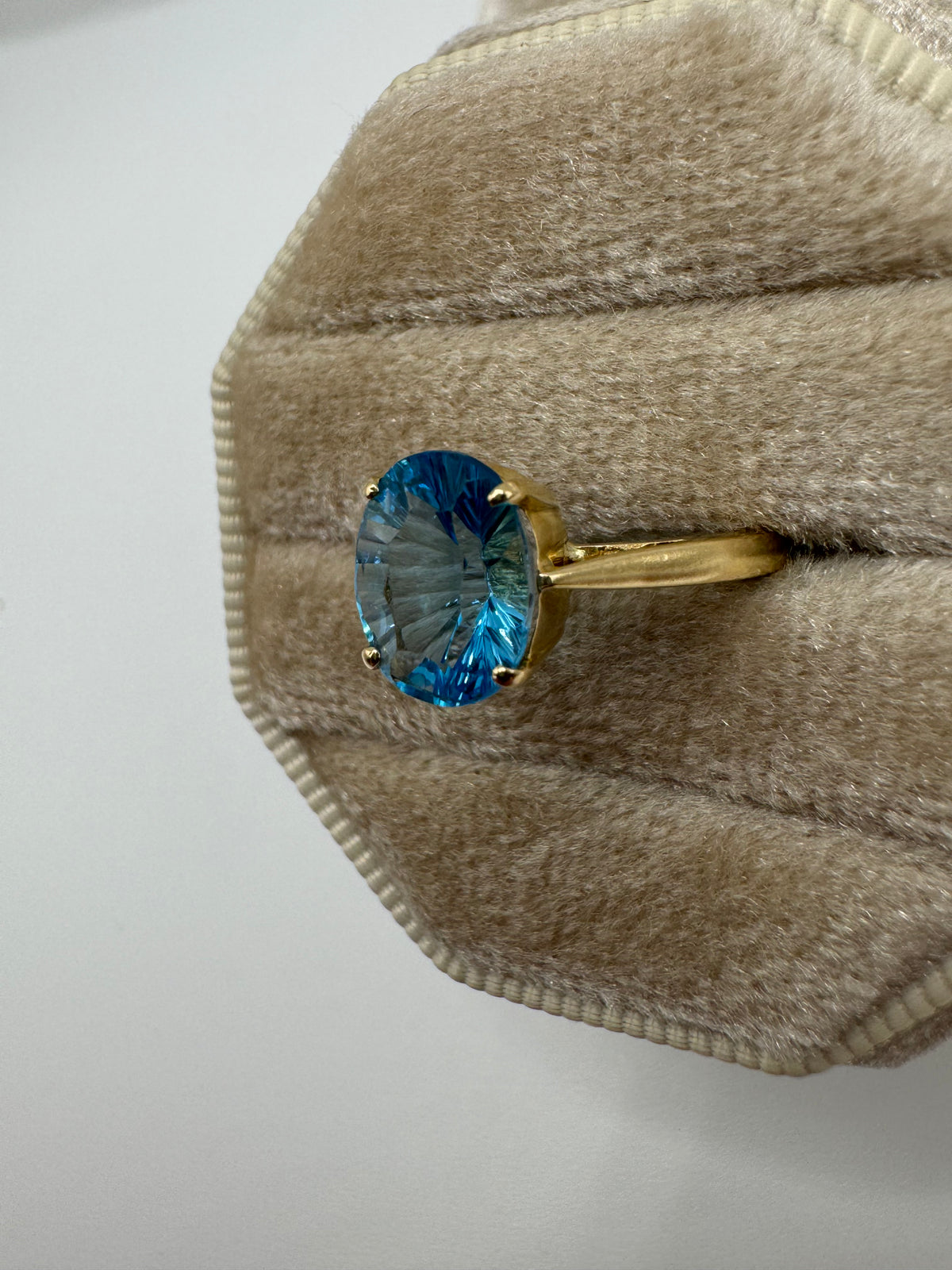 9ct gold topaz ring