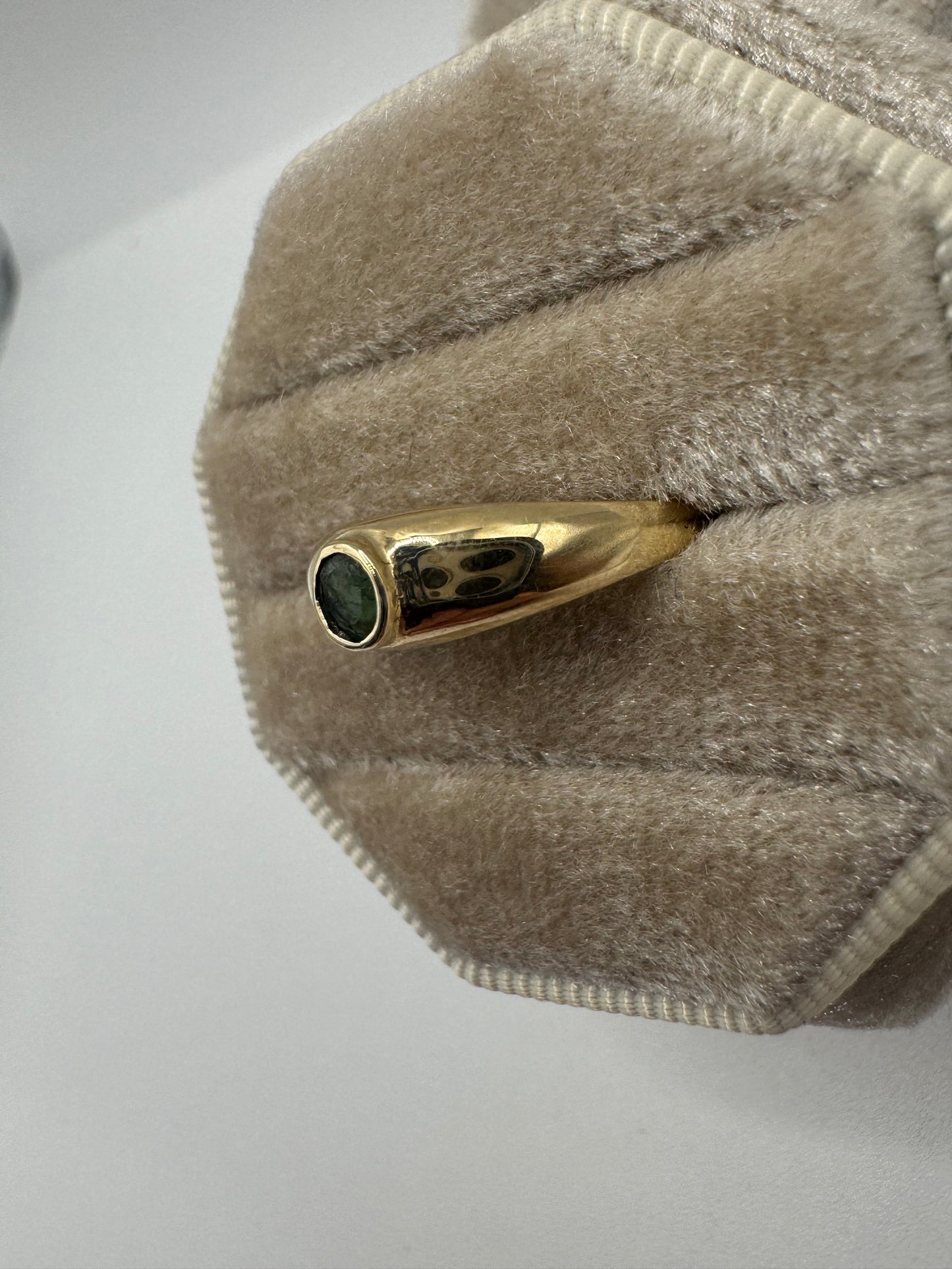 9ct gold emerald gypsy ring