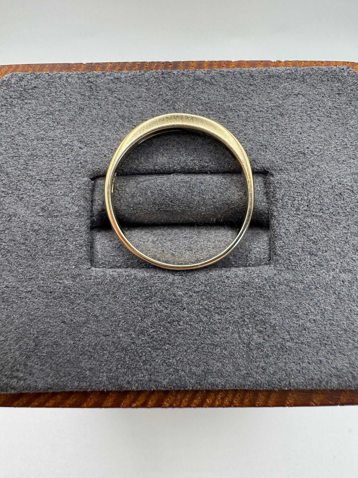 9ct gold enamelled band