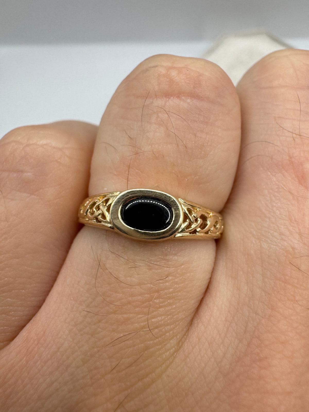9ct gold onyx ring