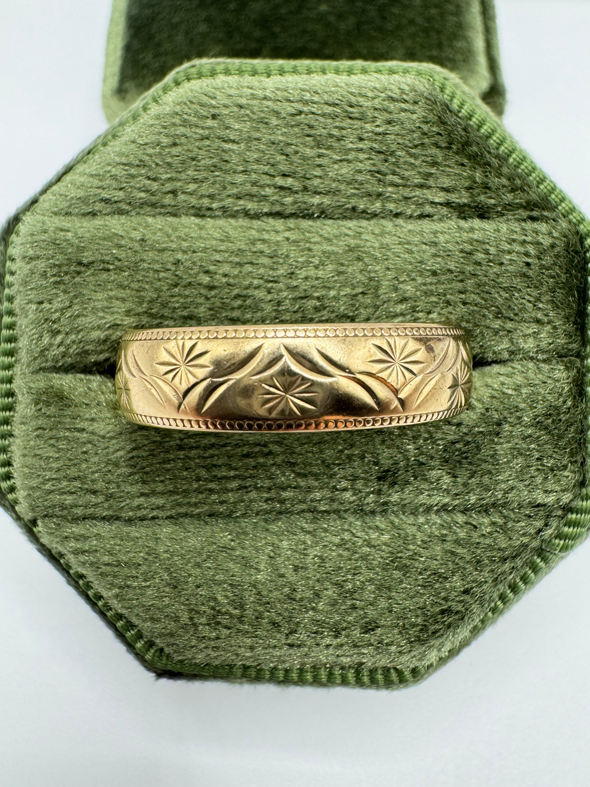 Vintage 9ct gold patterned band