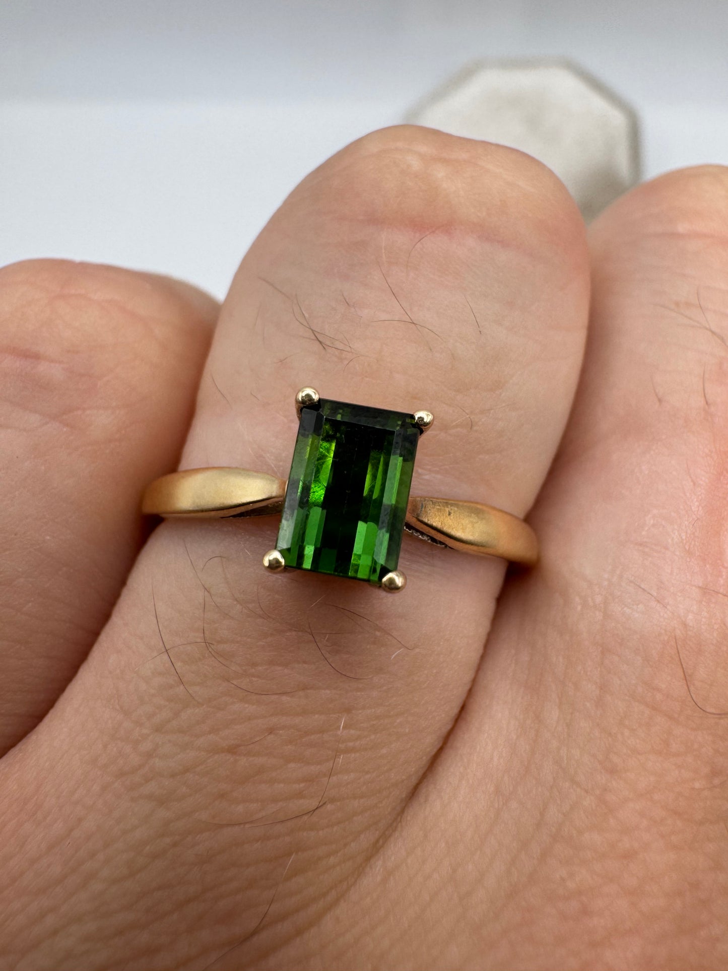 9ct gold green tourmaline ring
