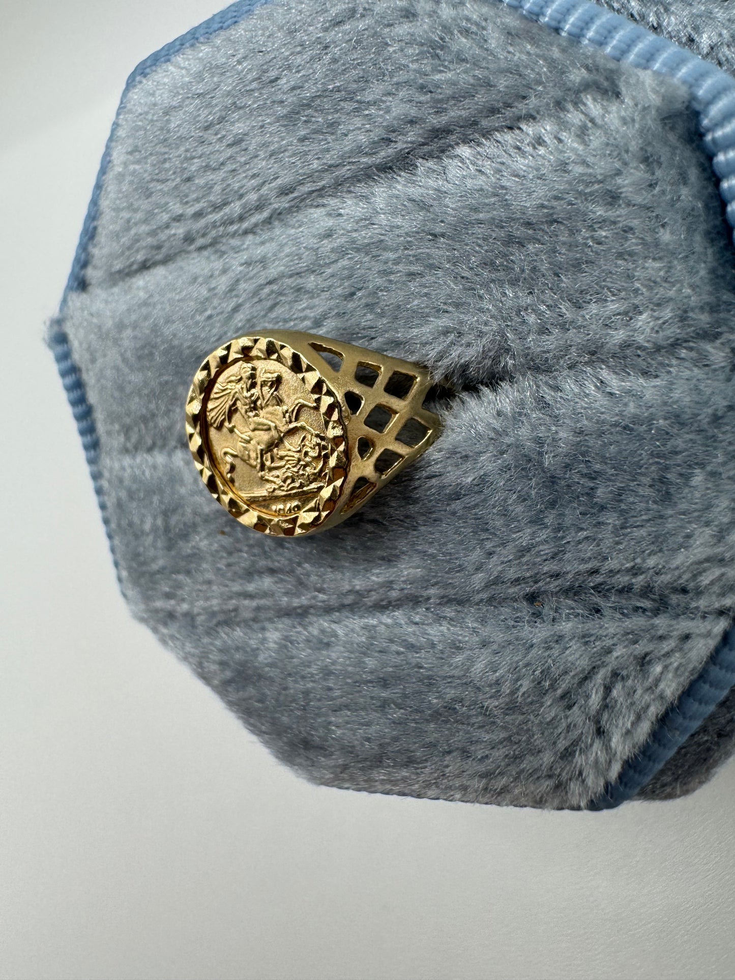 9ct gold medallion ring