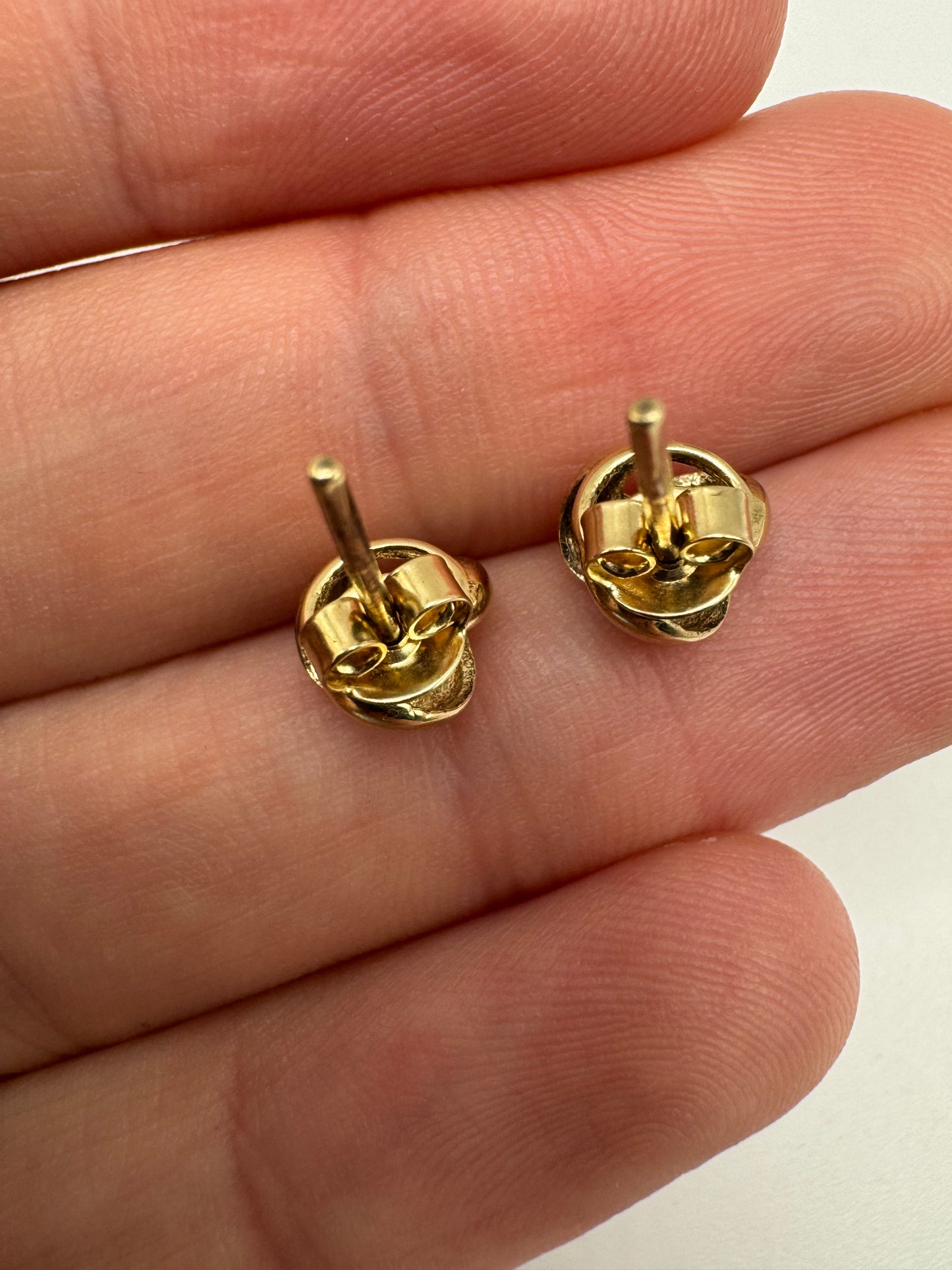 9ct gold knot earrings