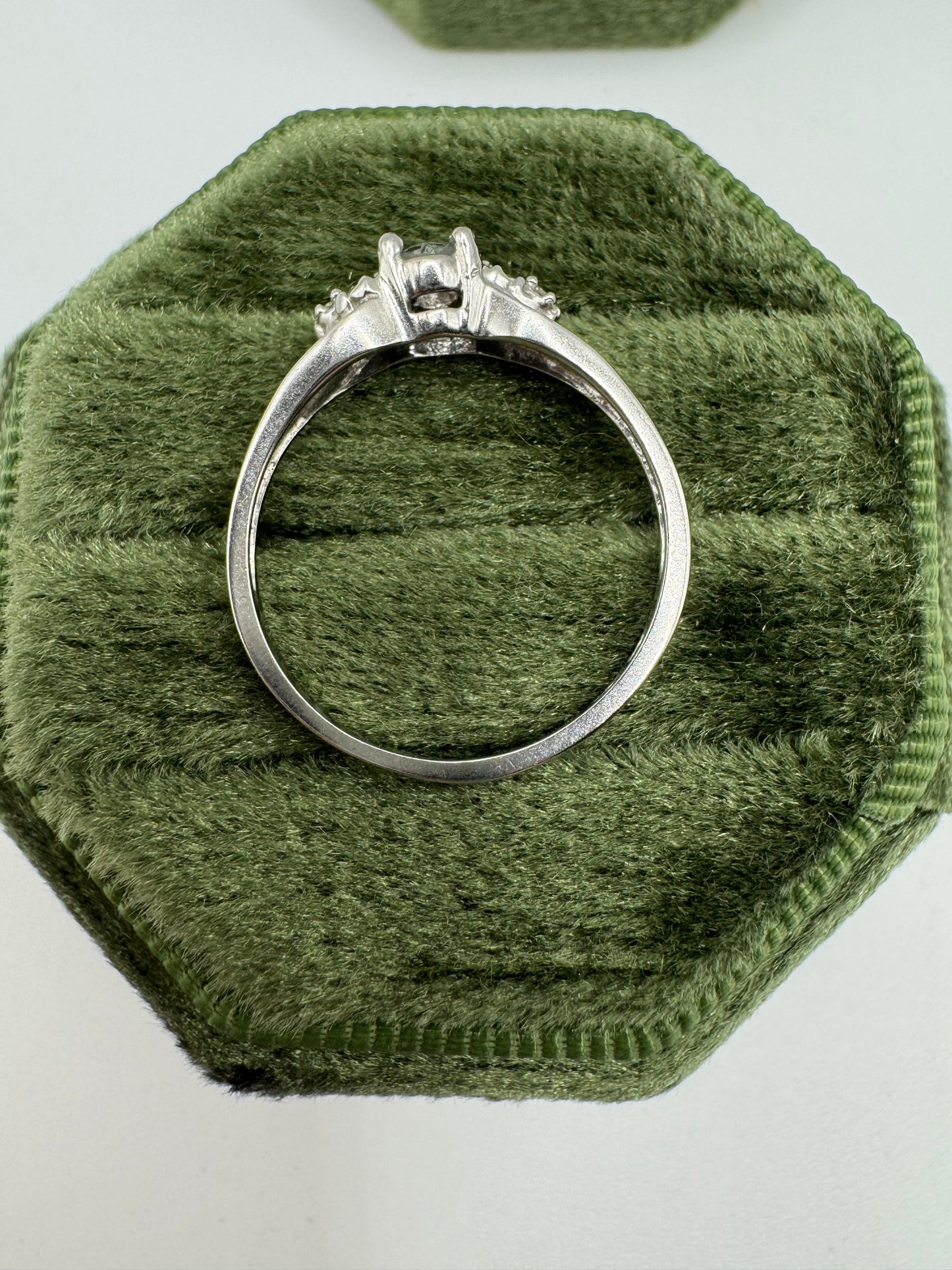 9ct white gold aquamarine and diamond ring