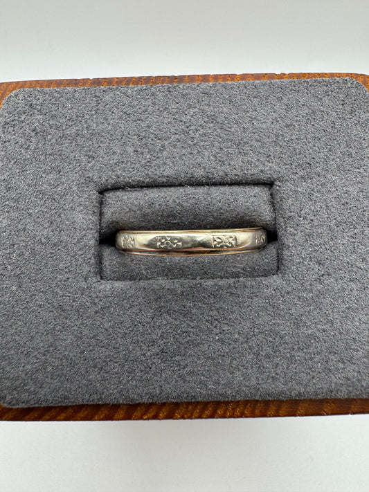 9ct two tone gold engraved band