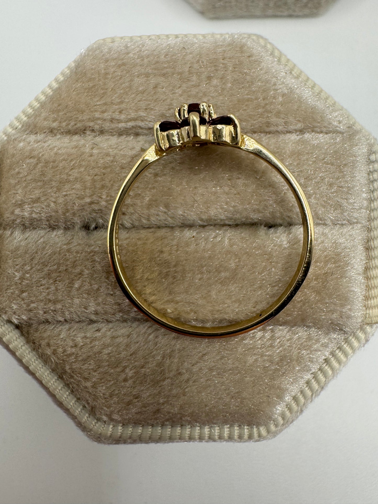 9ct gold garnet cluster ring
