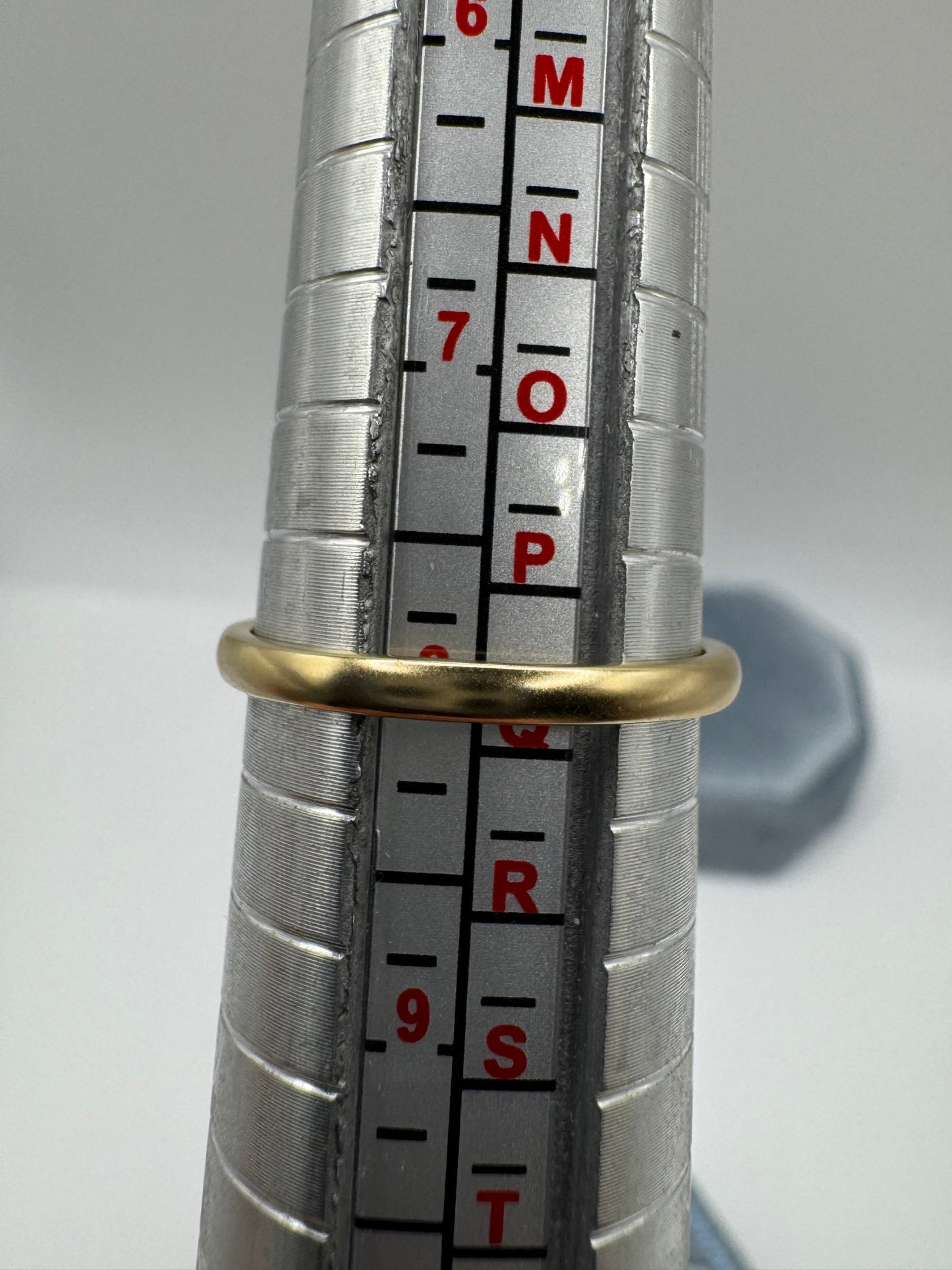 9ct gold quartz ring