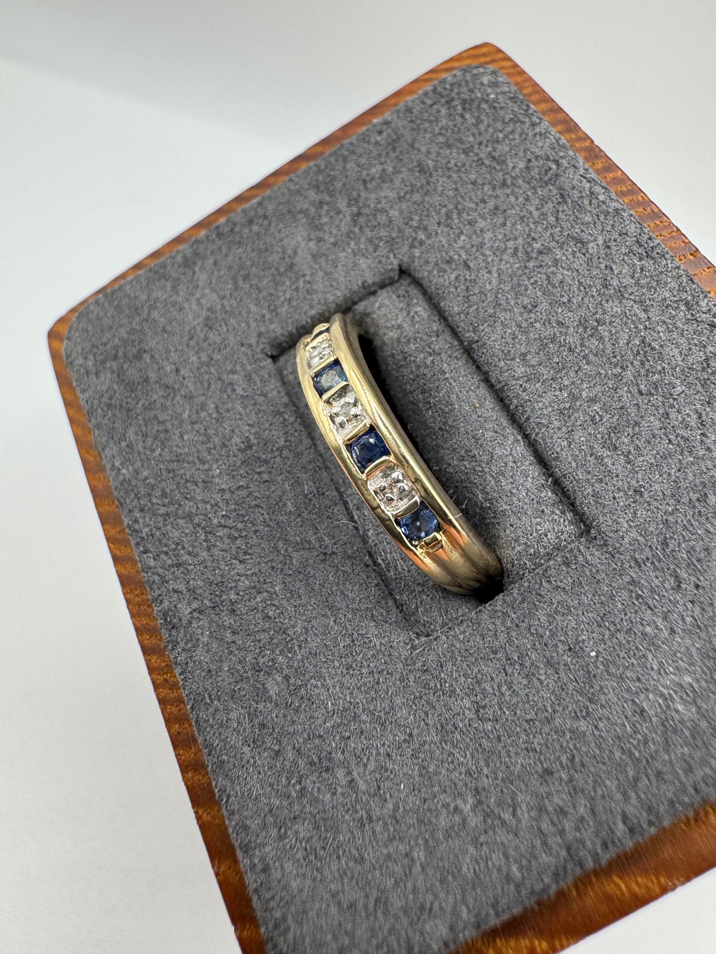 9ct gold sapphire and diamond ring