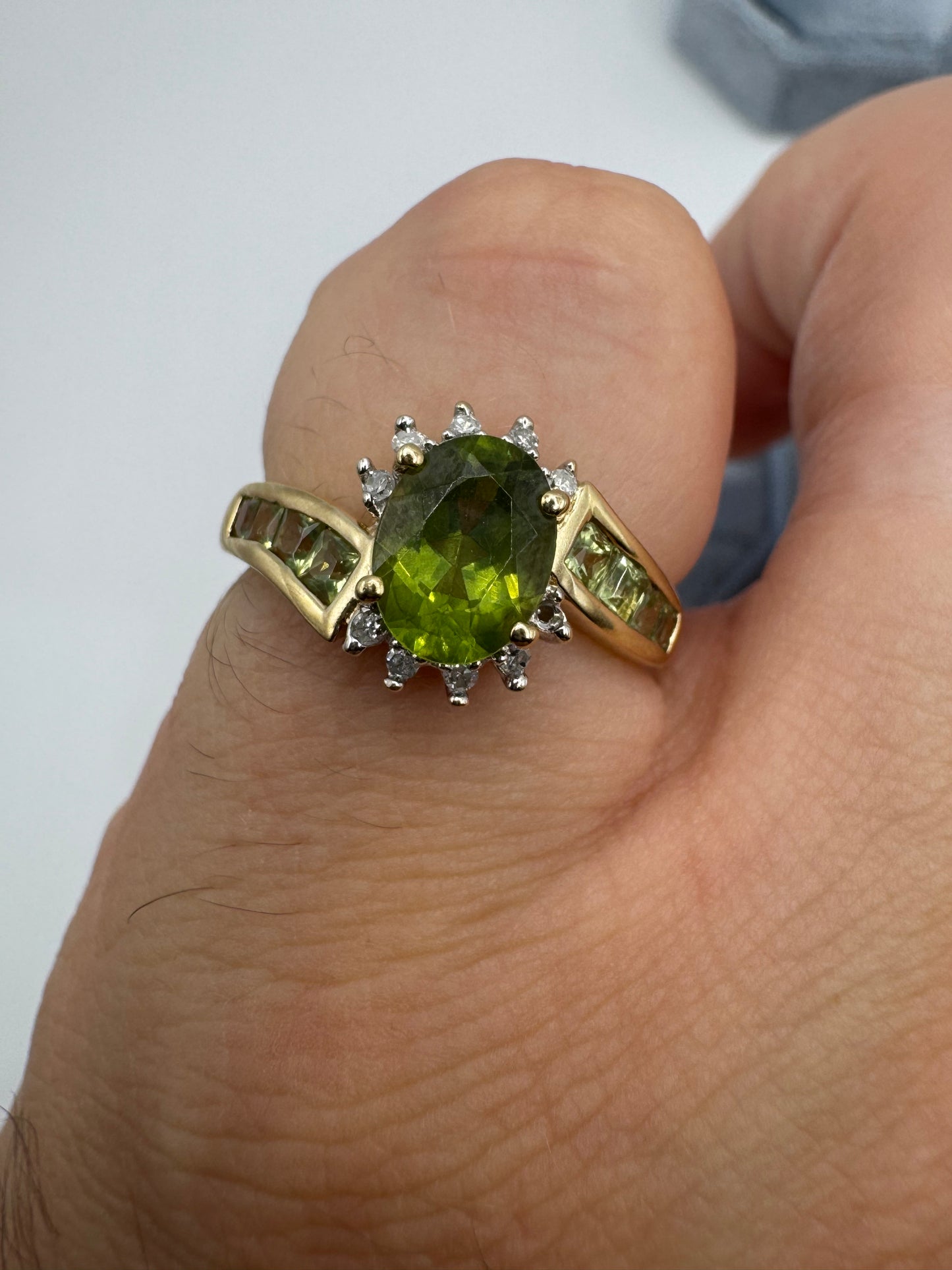 9ct gold peridot and diamond ring