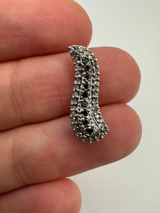 9ct gold diamond (inc black diamonds) pendant