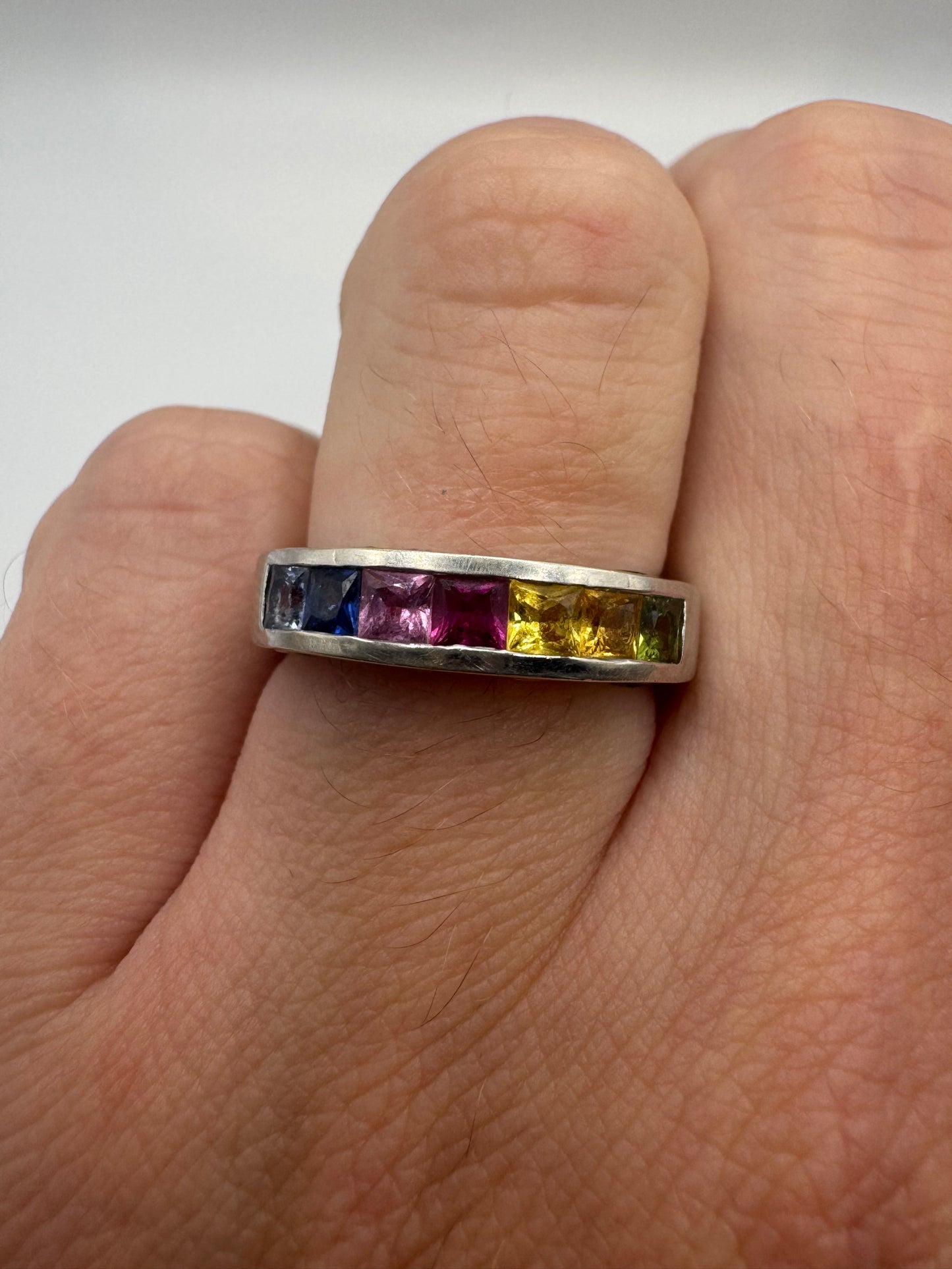 9ct white gold multi-coloured sapphire ring