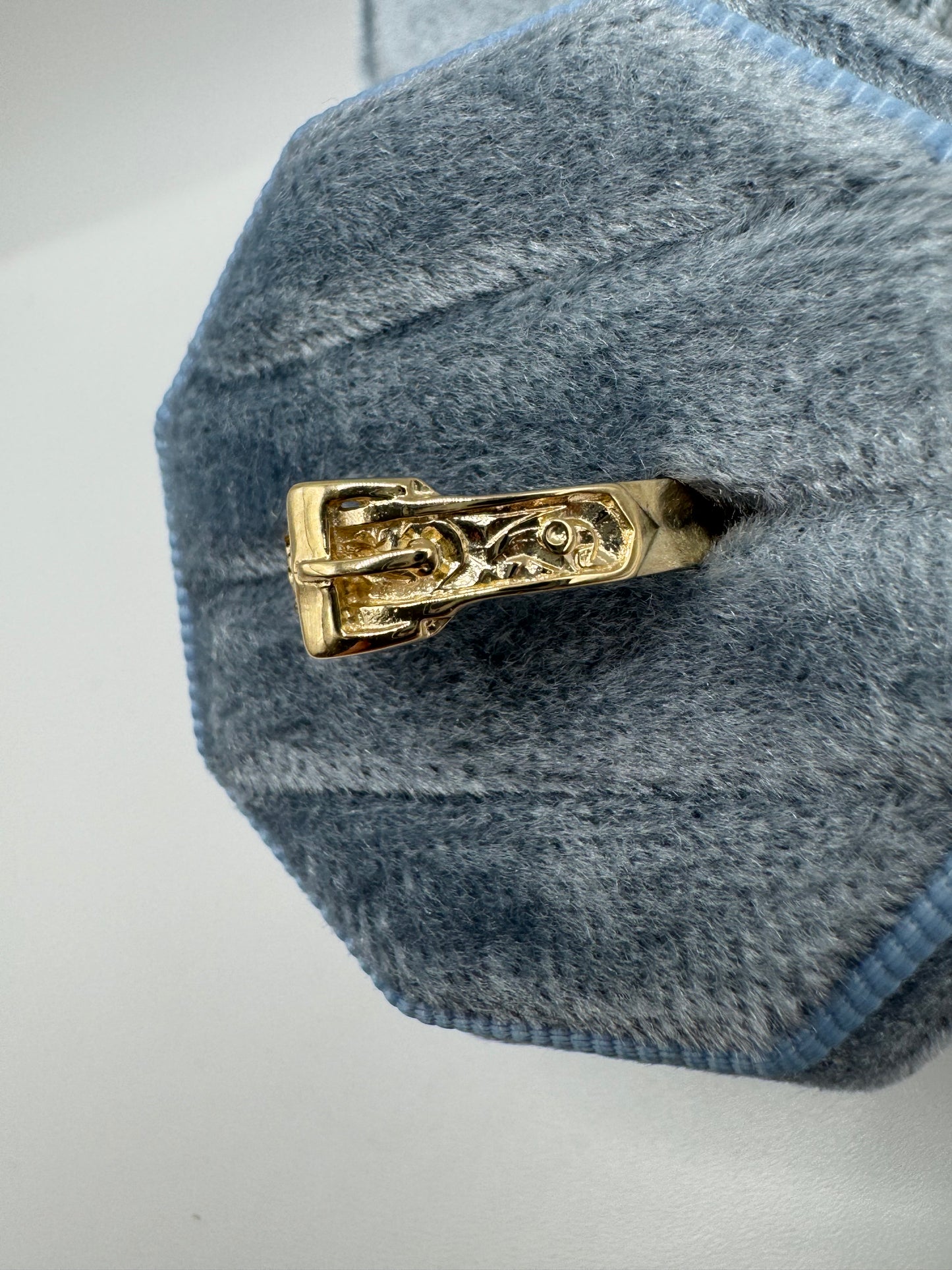 9ct gold engraved buckle ring