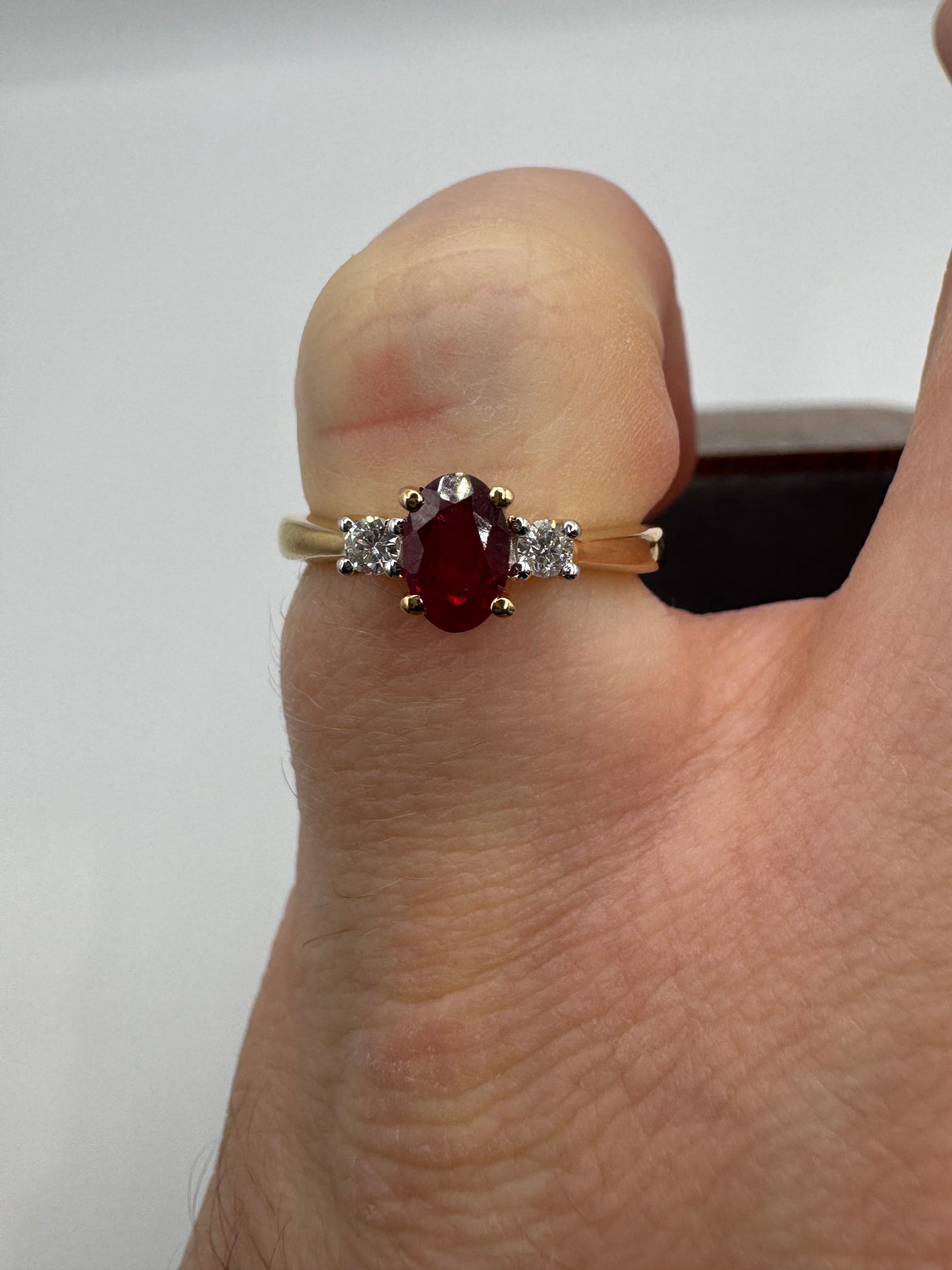9ct gold garnet and diamond ring