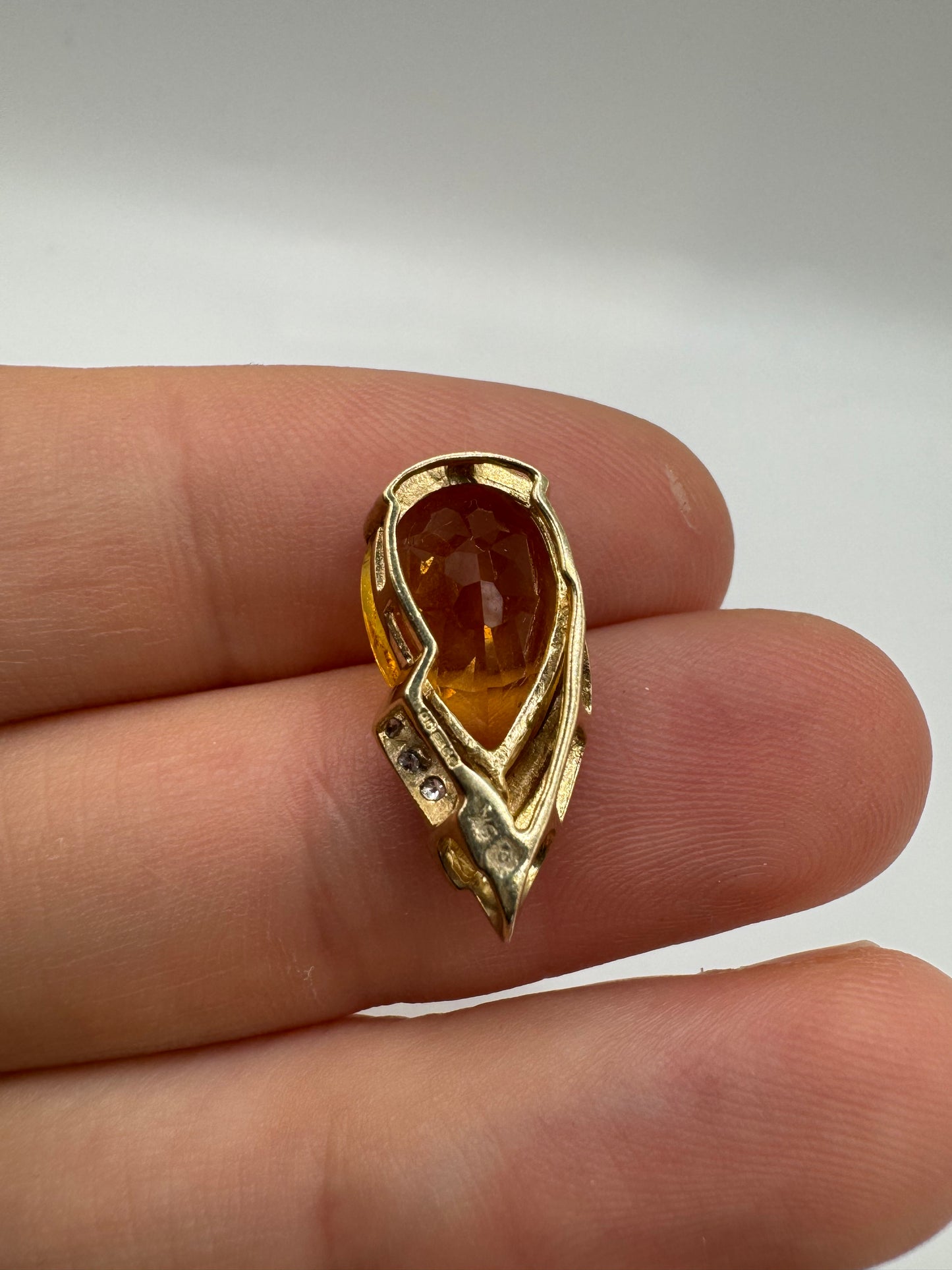 9ct gold citrine and diamond pendant