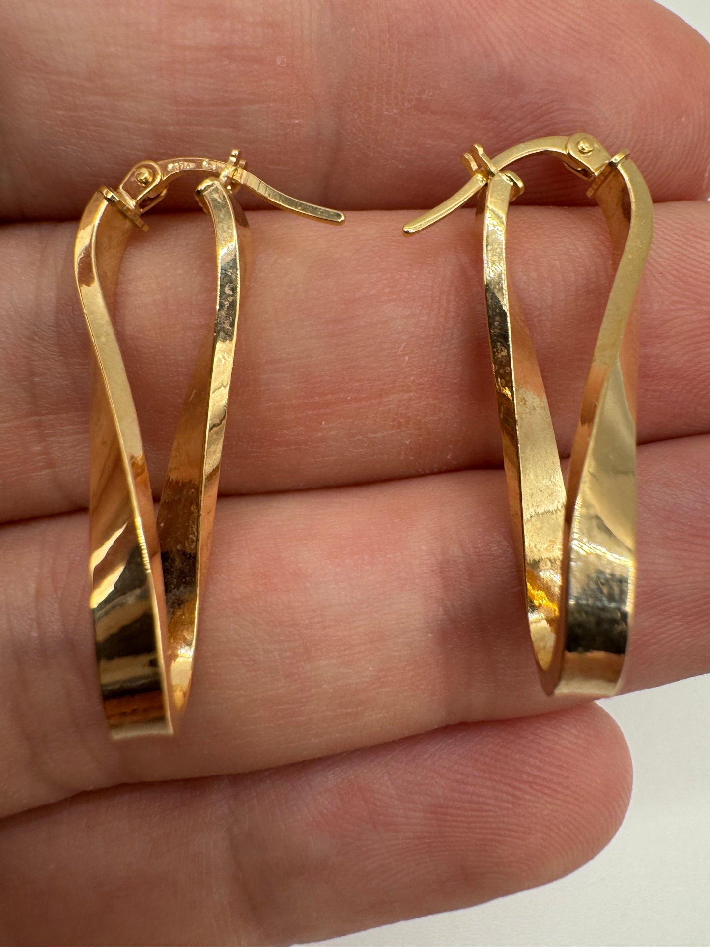 9ct gold figure 8 creole earrings