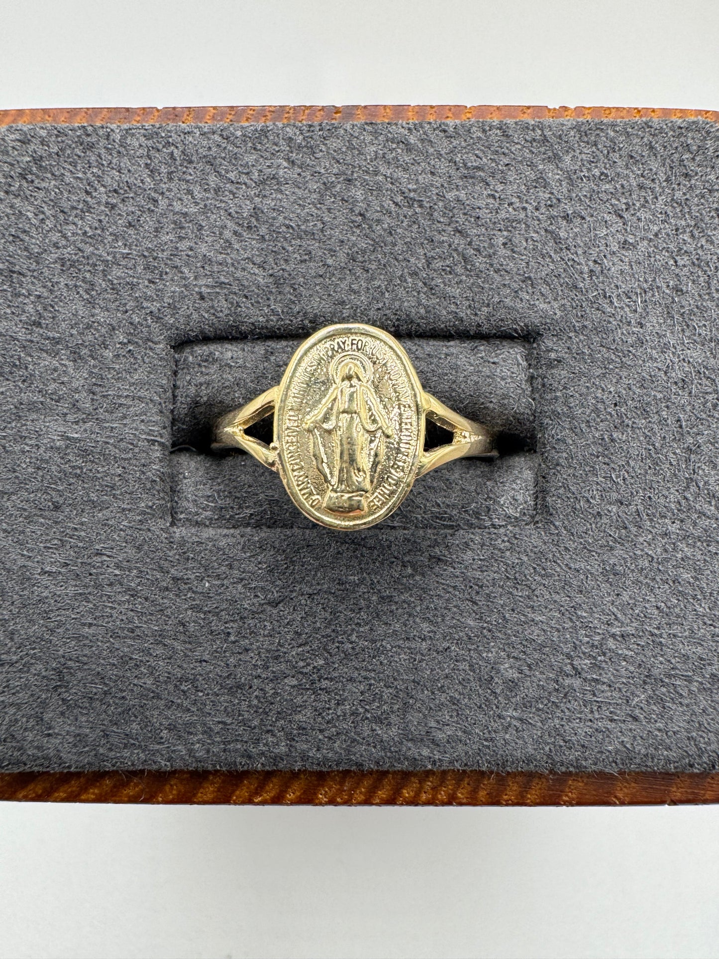 9ct gold St Mary ring