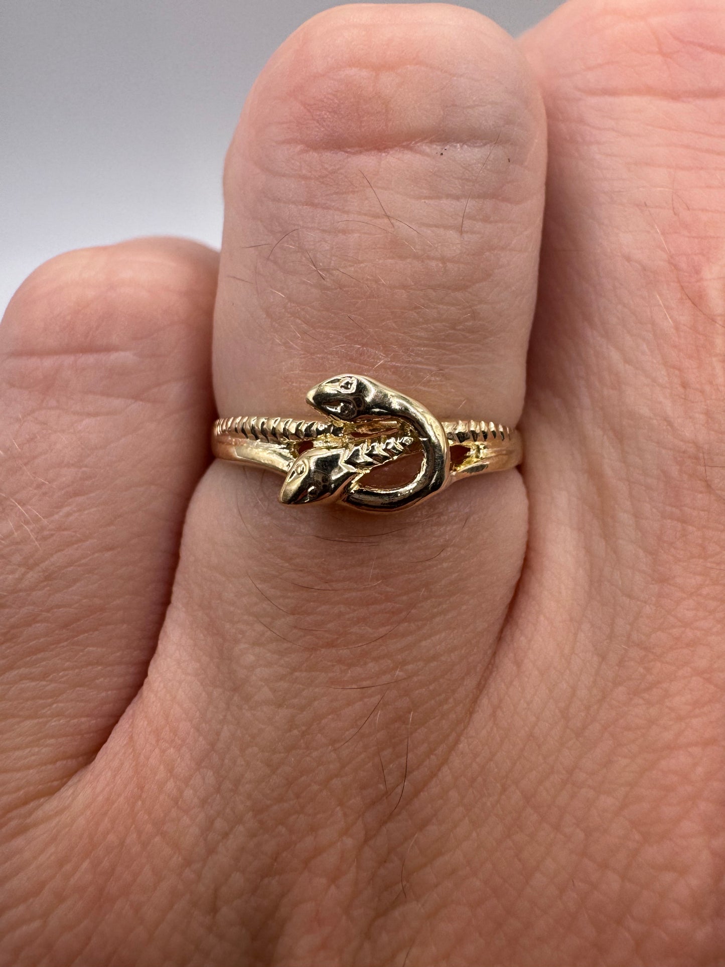 9ct gold snake ring