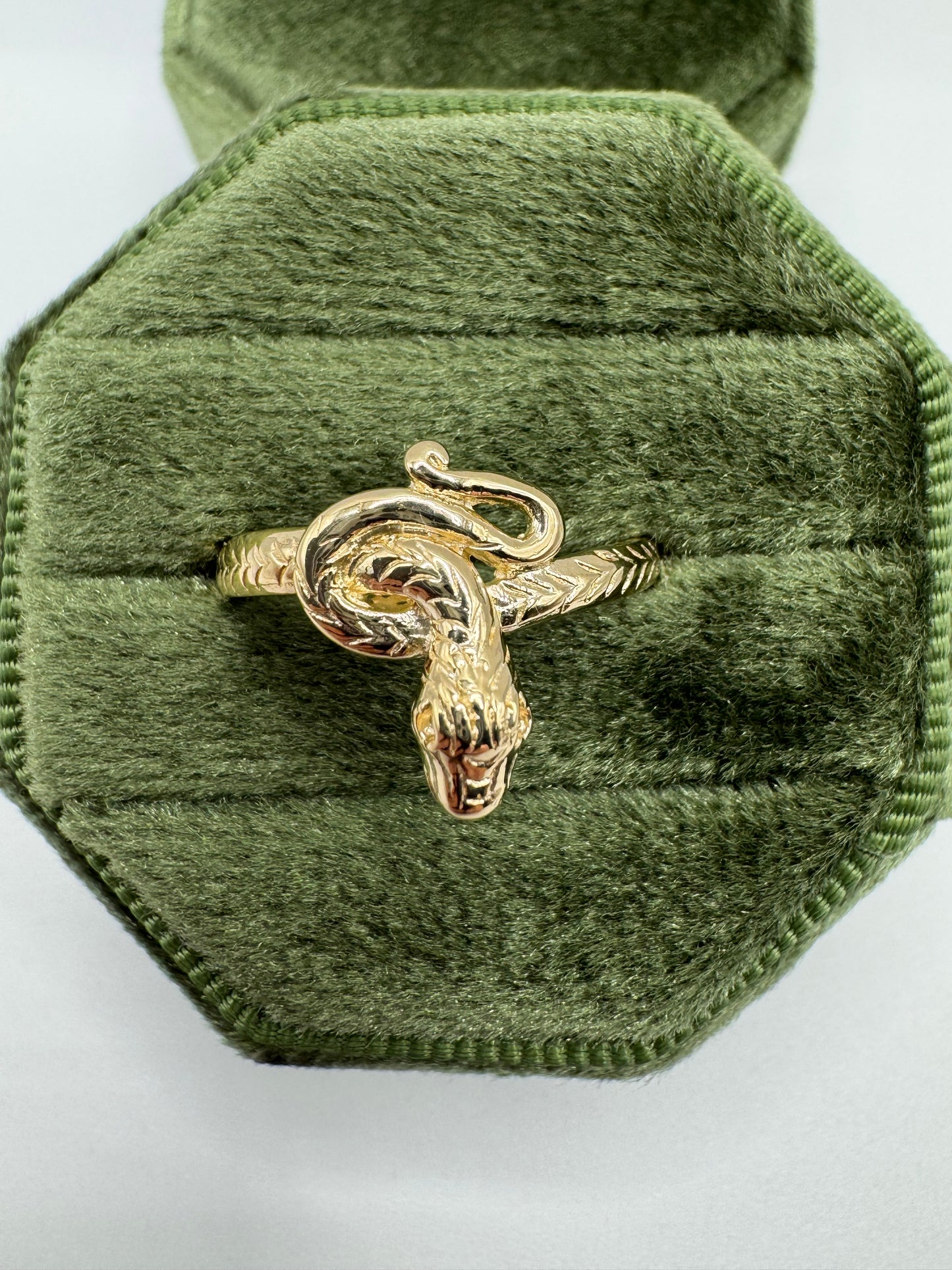 9ct gold snake ring