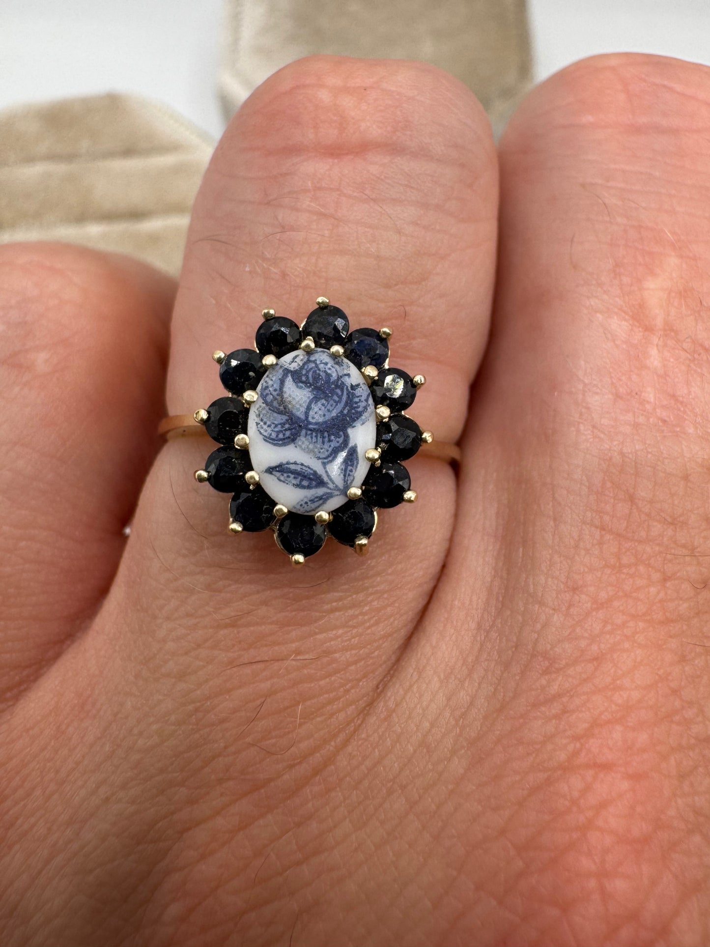 9ct gold Limoges and sapphire ring