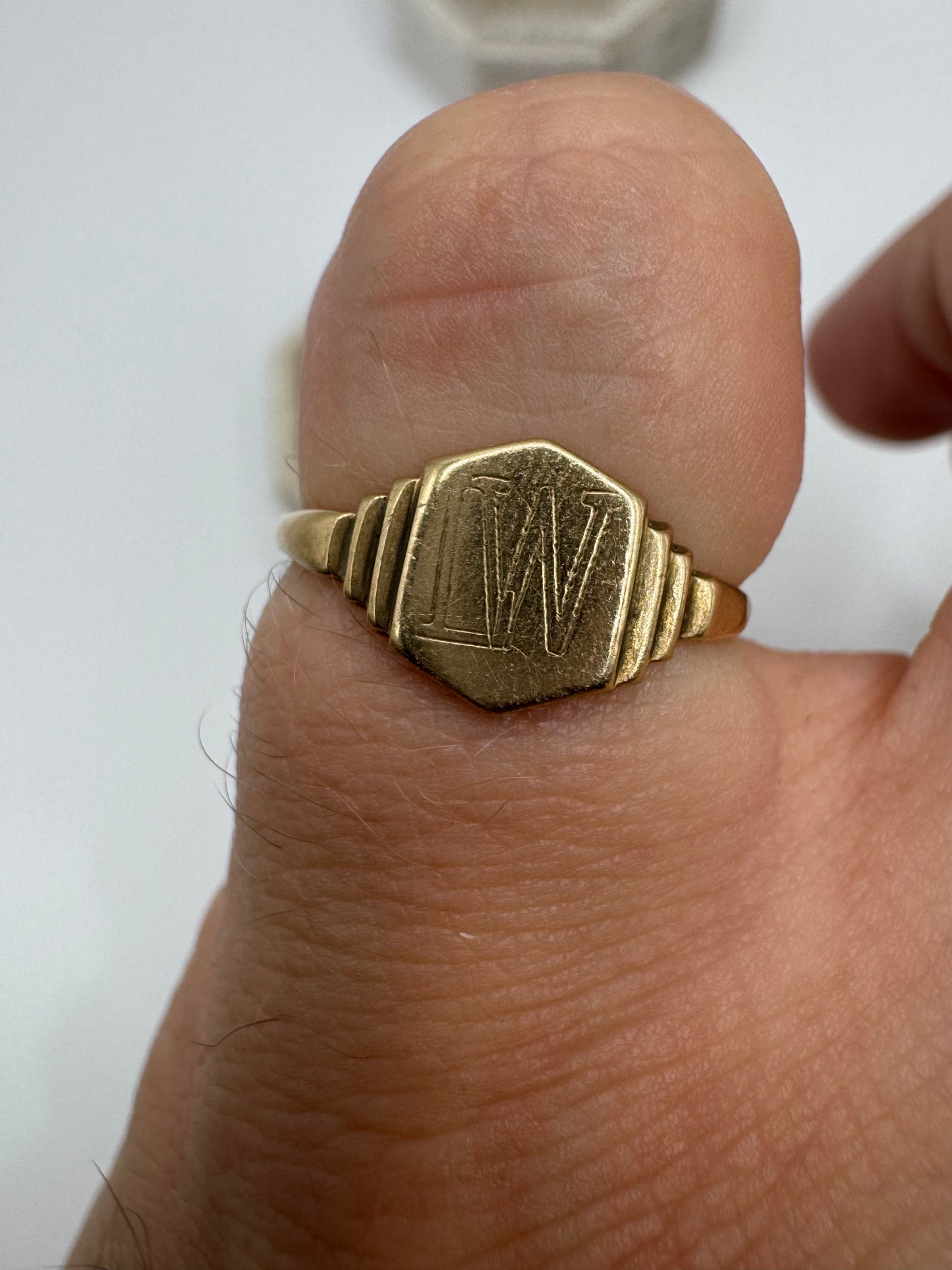 9ct gold engraved signet ring