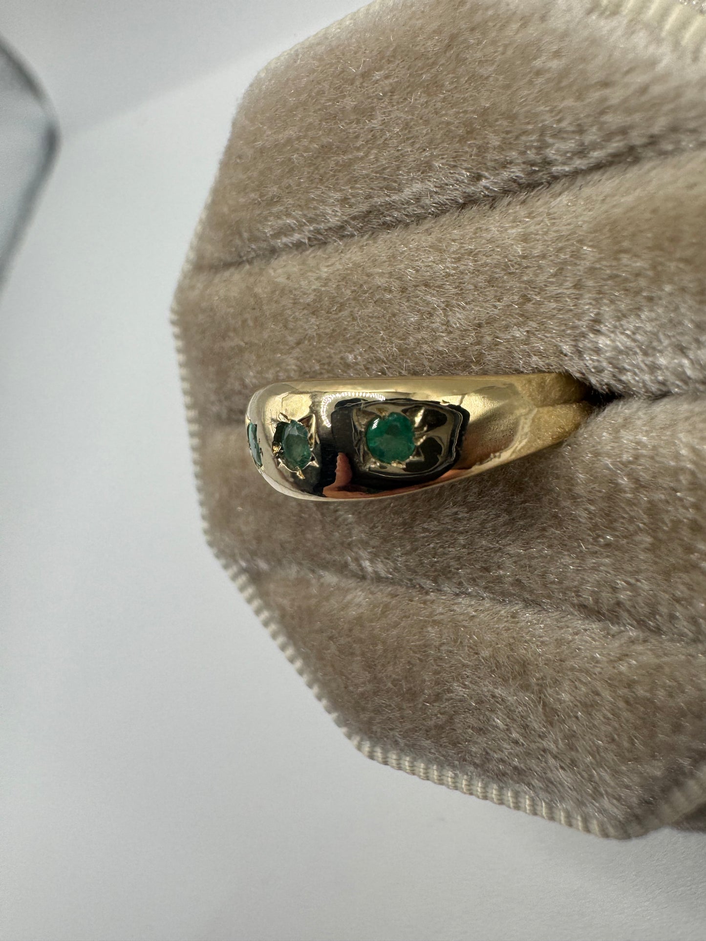 9ct gold emerald gypsy ring