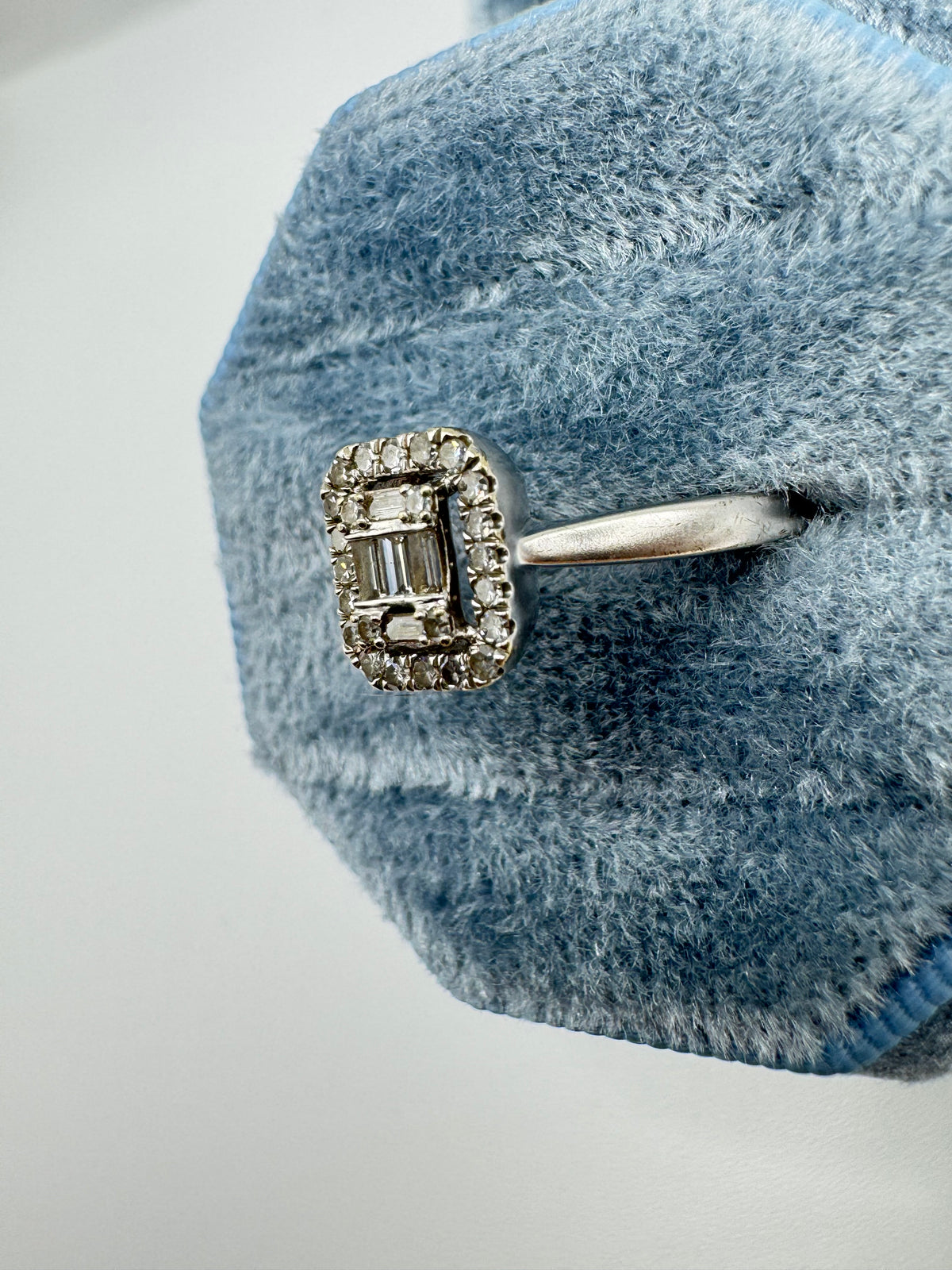 9ct white gold 0.25ct diamond ring