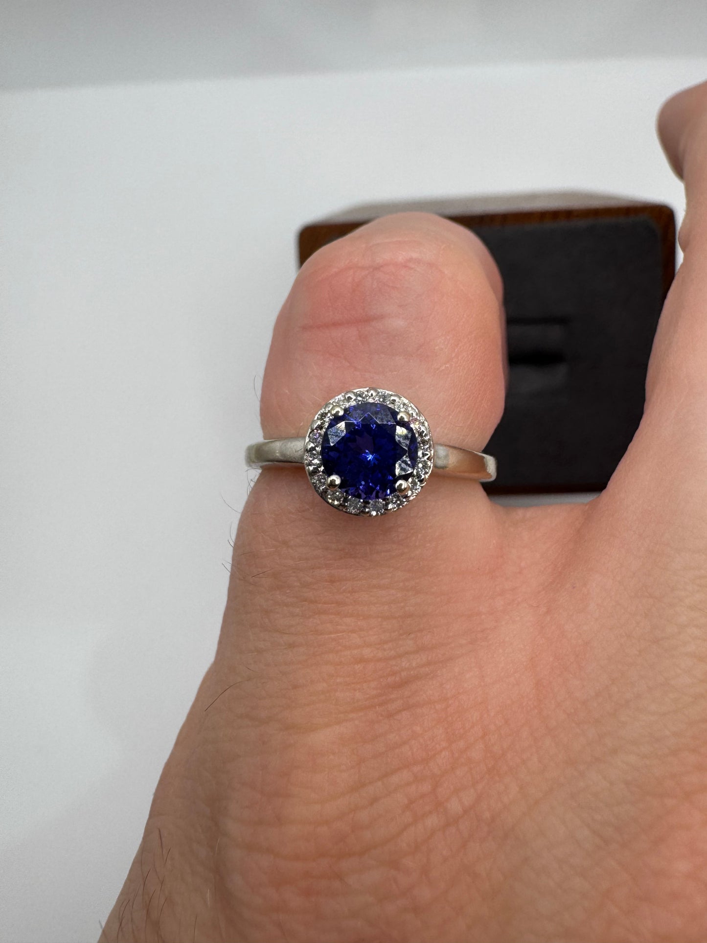 9ct white gold tanzanite and diamond ring